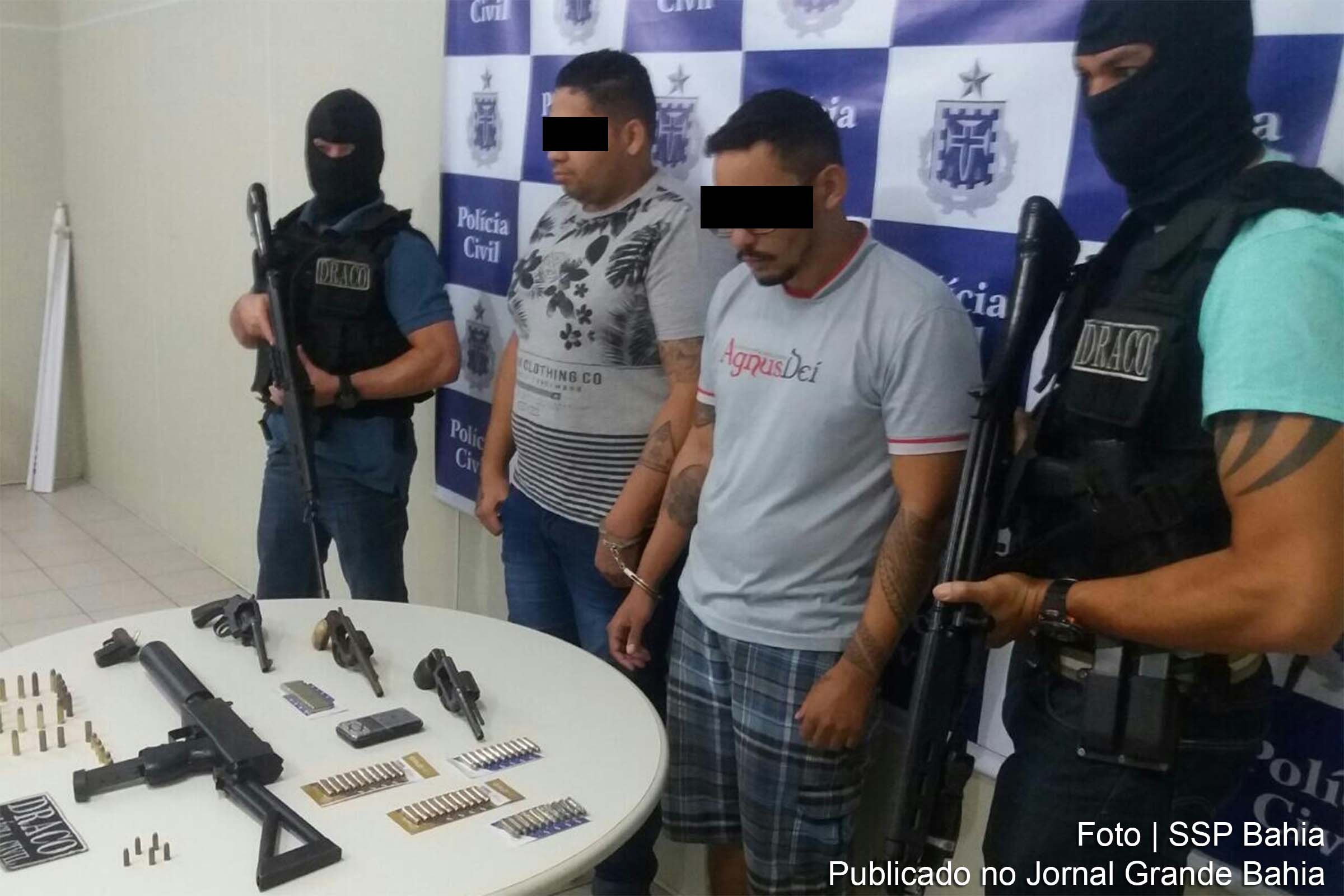 Policiais apreendem submetralhadora calibre 380 com silenciador, três revólveres calibres 38, balança e munições.
