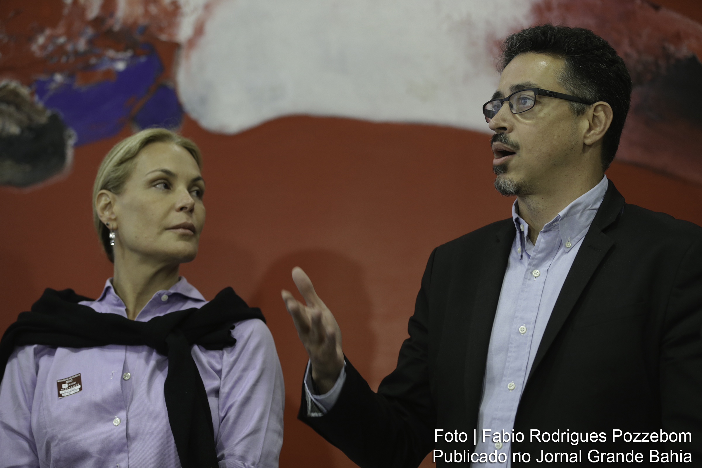 A atriz Carolina Ferraz e o ministro da Cultura, Sérgio Sá Leitão, durante inauguração da Secretaria de Direitos Autorais e Propriedade Intelectual.
