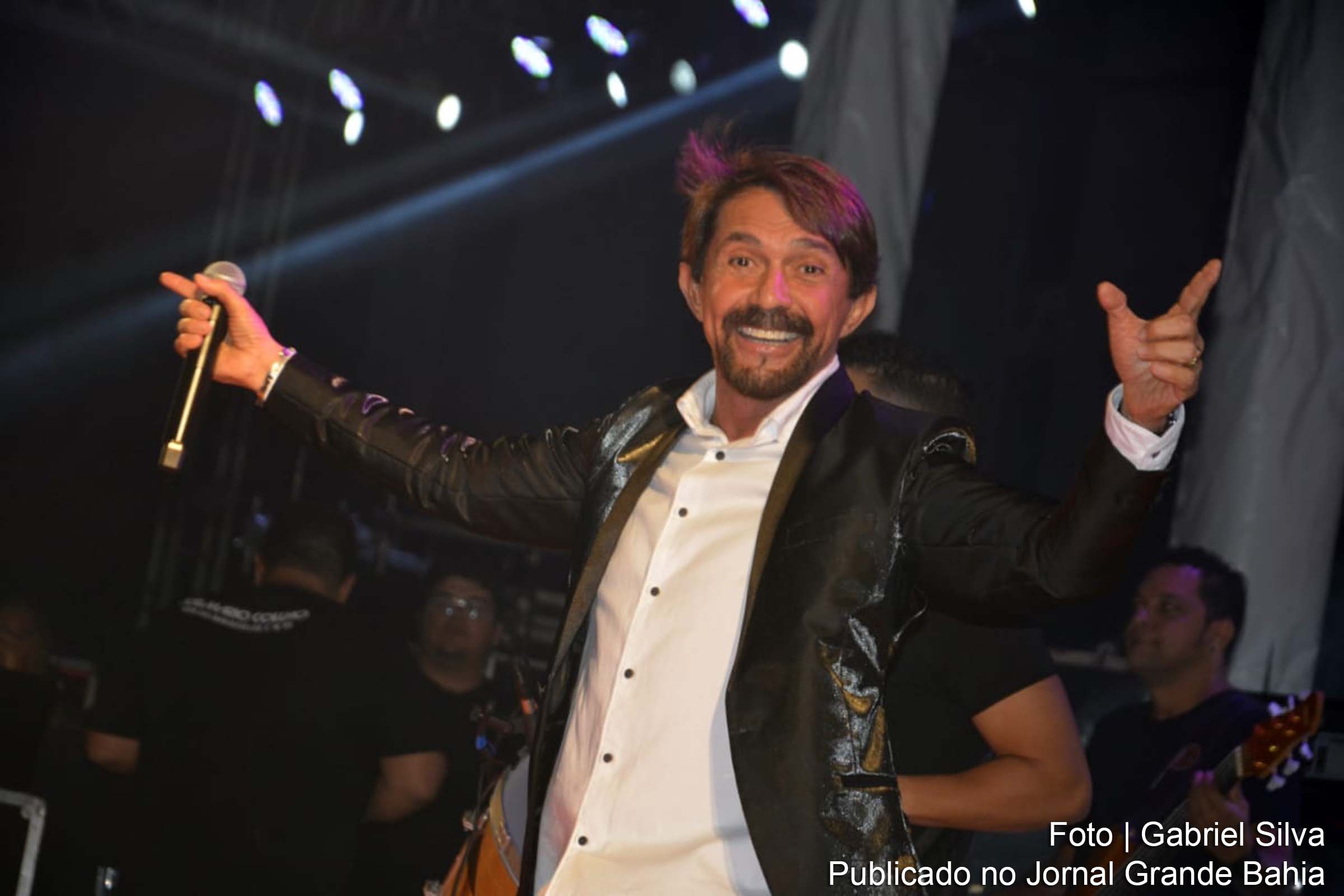 Adelmário Coelho apresenta show no último dia do Arraiá do Cumbe.