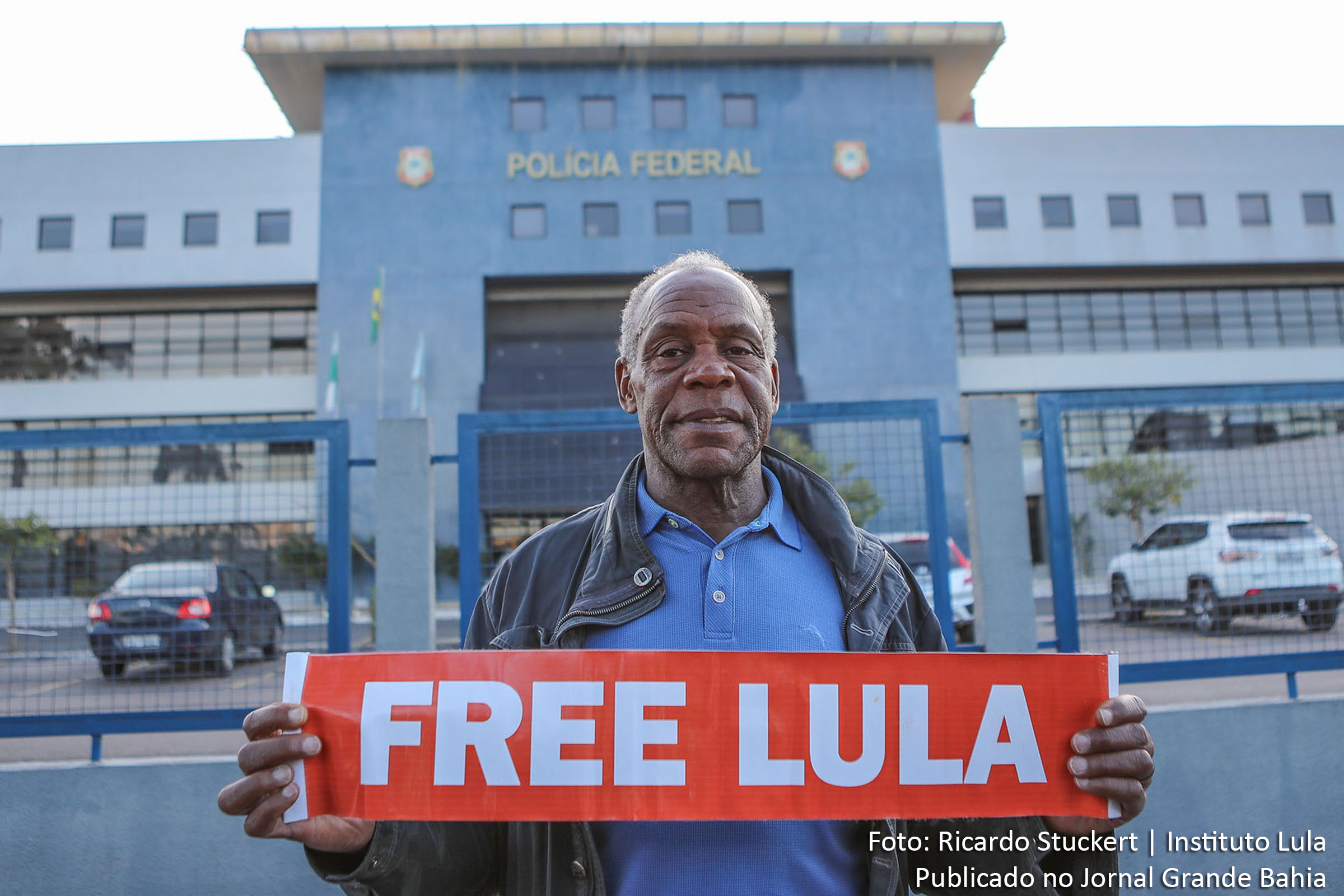 Danny Glover diz que lutará para restaurar democracia brasileira e defende liberdade de Lula; confira vídeo