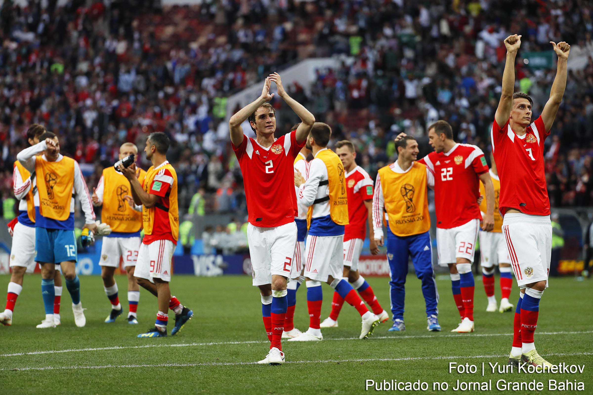 Camisa 2 da seleção da casa, Mário Fernandes, brasileiro naturalizado russo, comemora goleada sobre a Arábia saudita.