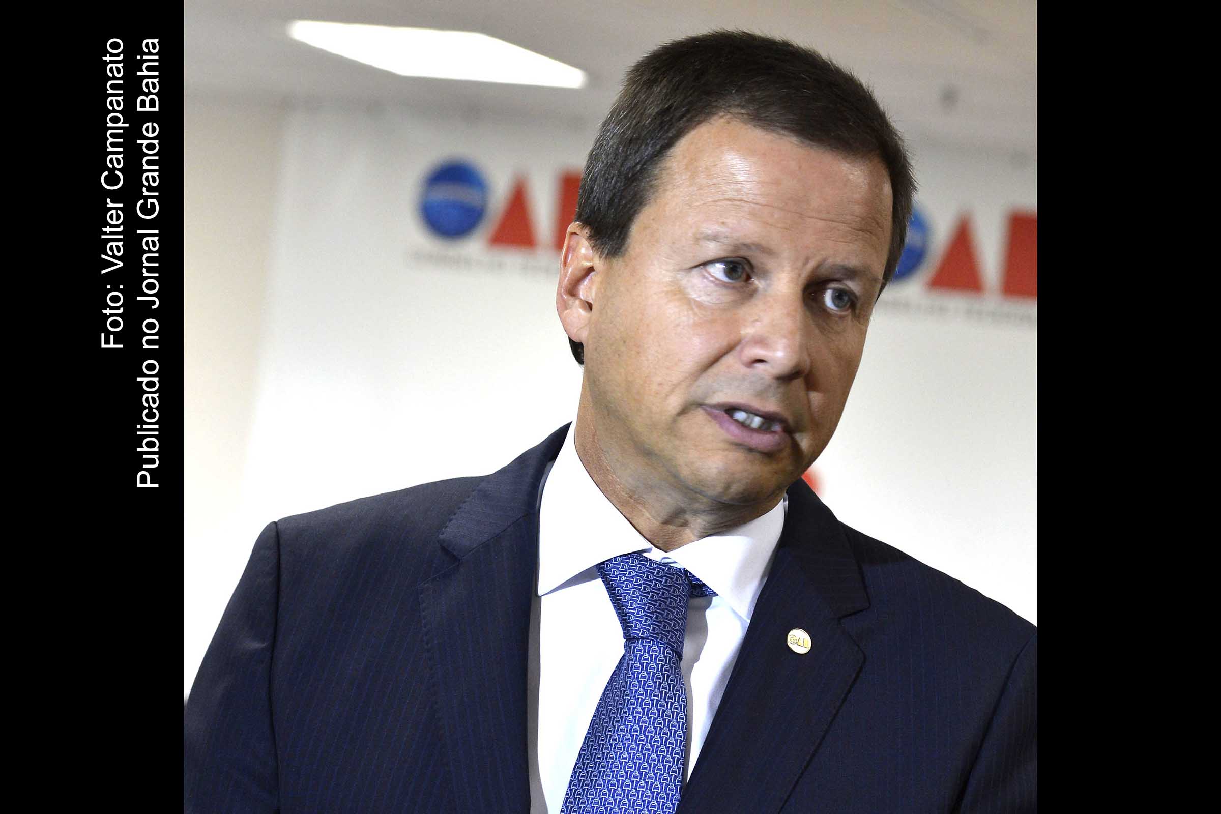 Cláudio Lamachia: Essa é uma vitória não apenas da advocacia, mas de toda a sociedade, pois tipifica e estabelece penalidades claras àqueles que insistirem em desrespeitar a atuação dos profissionais da advocacia, interferindo muitas vezes na garantia da ampla defesa das partes representadas.