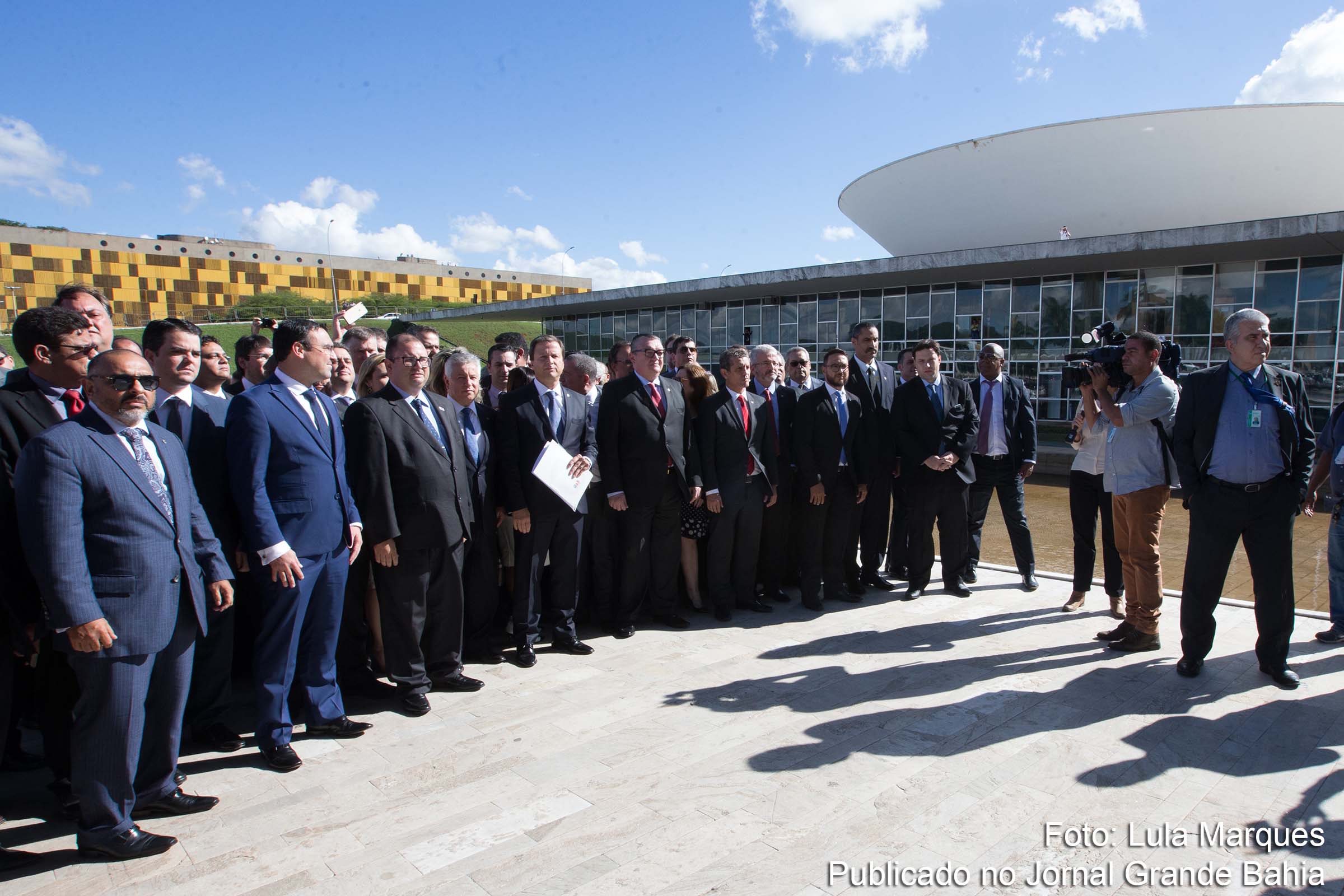 Presidente da OAB Nacional, Cláudio Lamachia, apresenta pedido de impeachment do presidente Michel Temer.