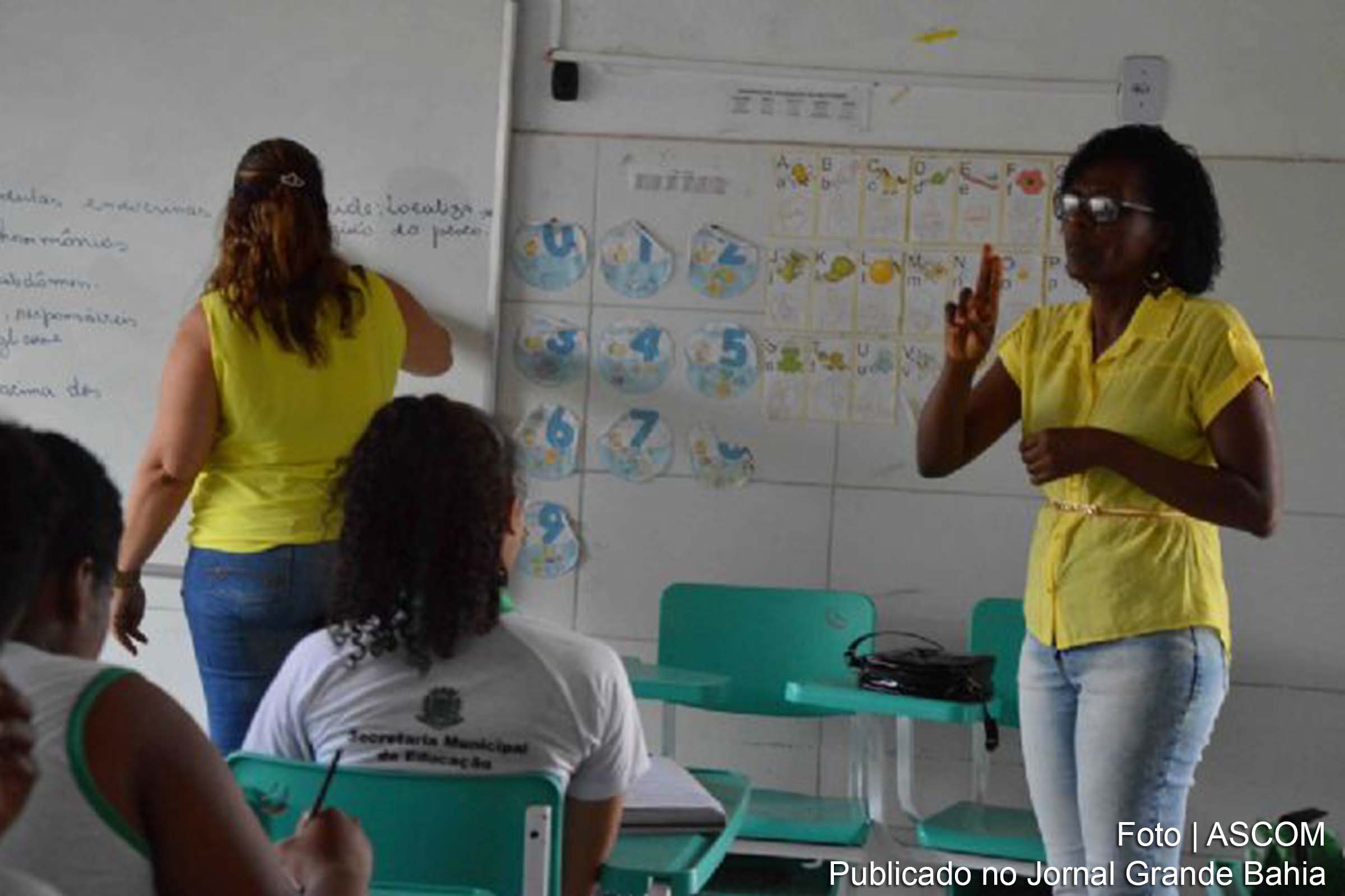 Resultado parcial do processo seletivo para Intérpretes de LIBRAS na Rede Municipal de Feira de Santana é divulgado.