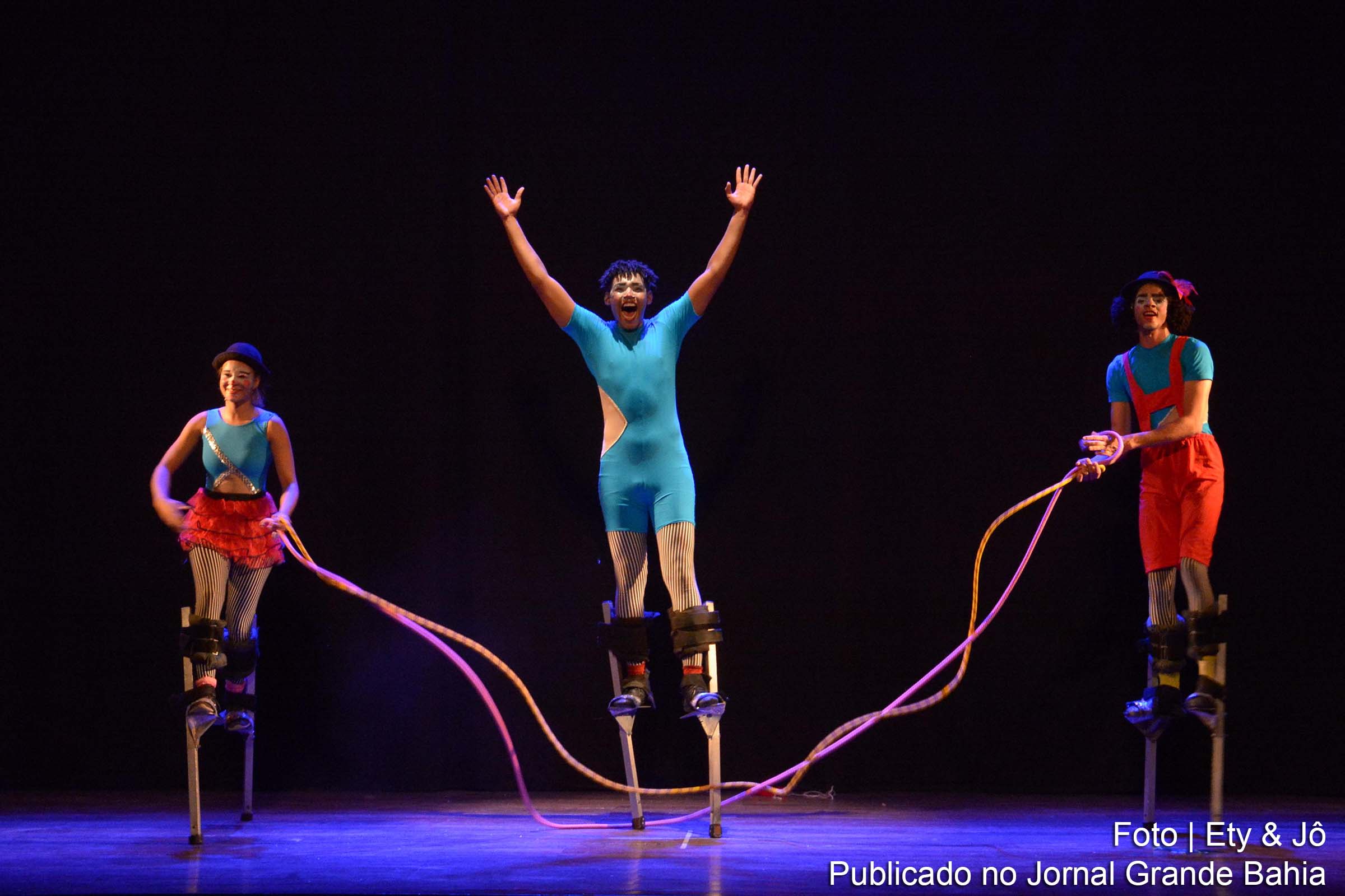 Cena do espetáculo Grão Circo.