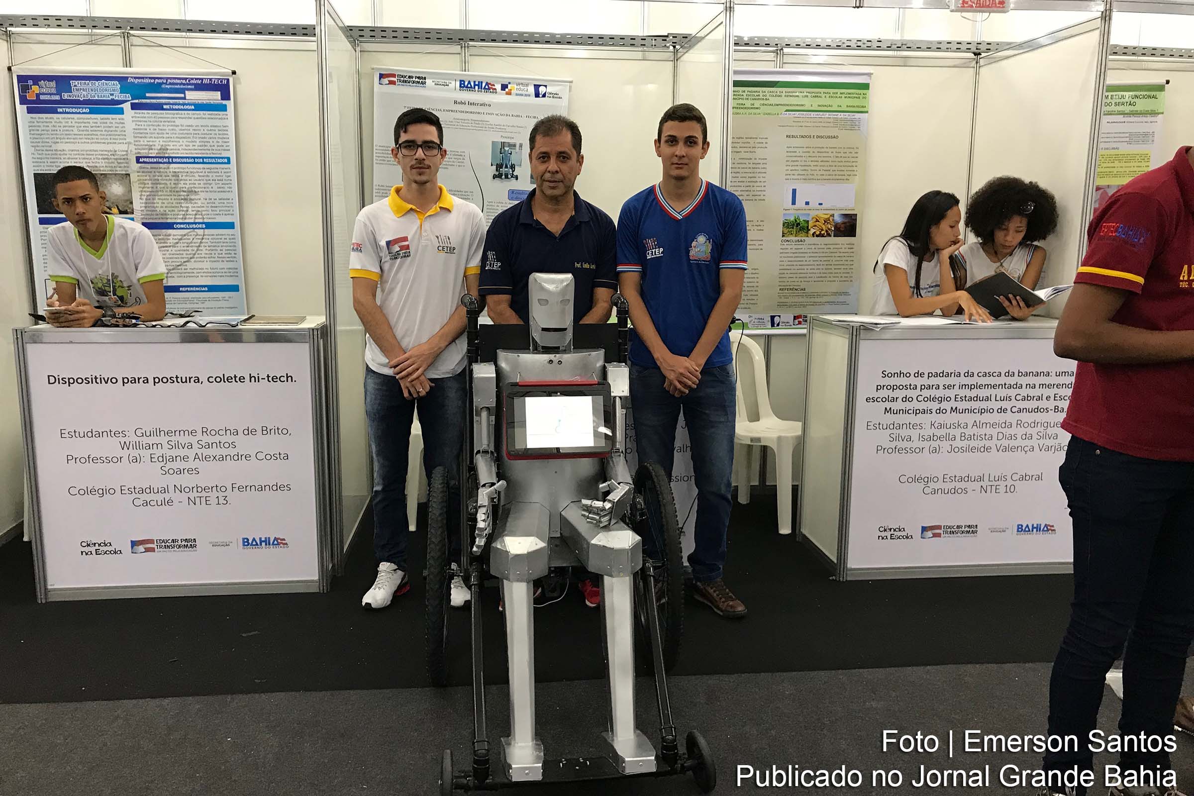 Estudantes apresentam projeto Robô Interativo no Feciba.
