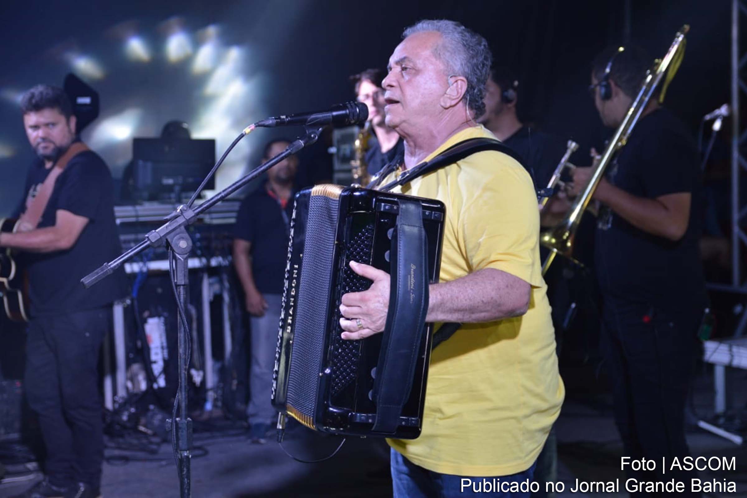 Show de Flávio José no São João do Sapé.