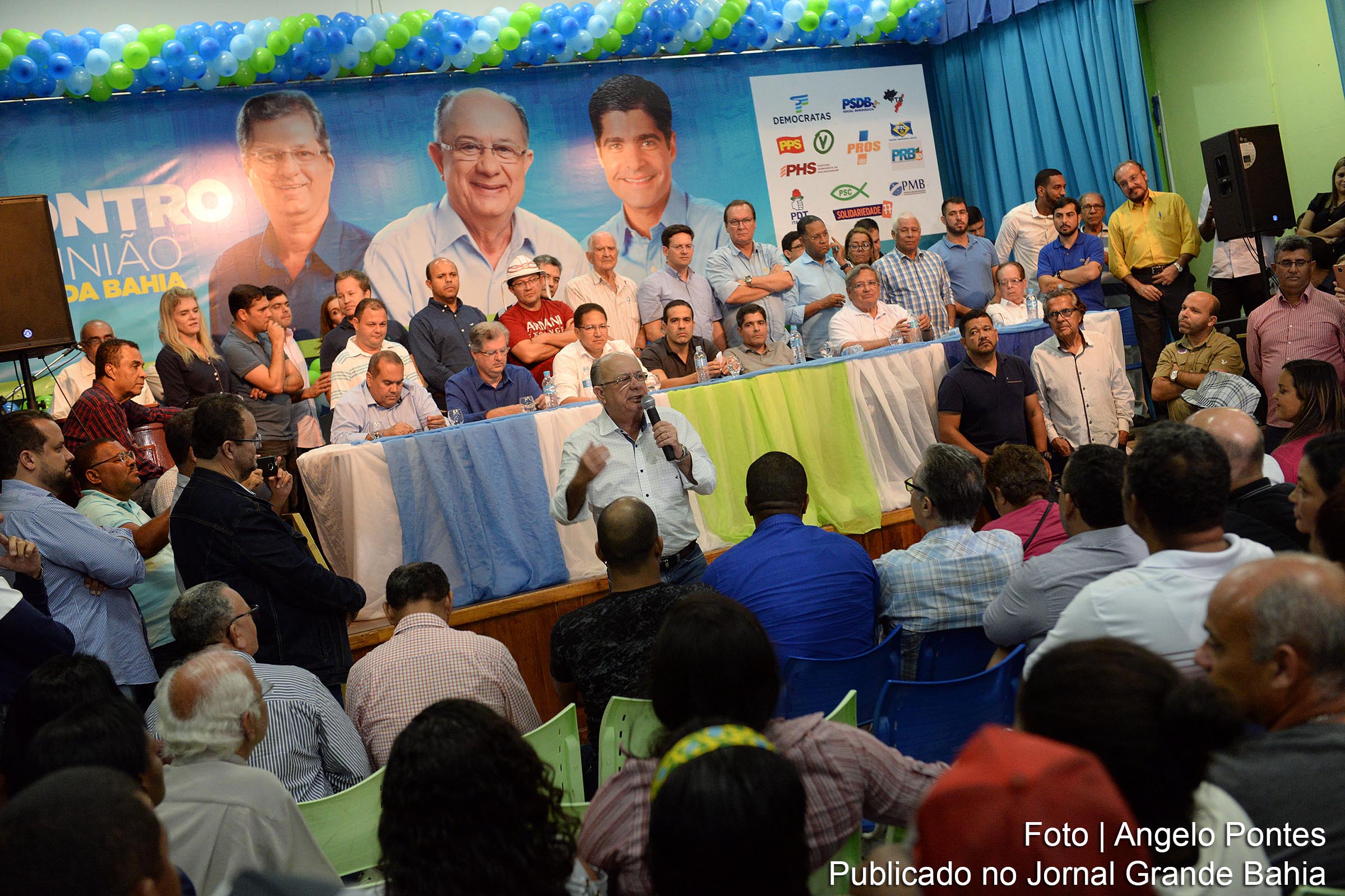 Pré-candidato à governador José Ronaldo durante encontro político em Itabuna.