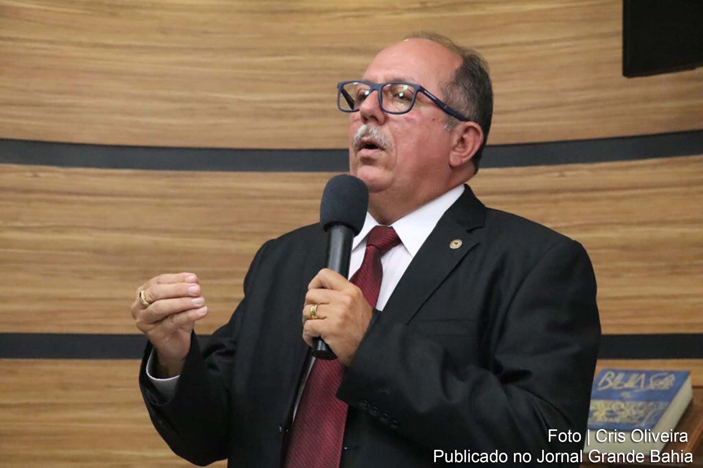José de Arimateia: acredito que uma administração realmente engajada com a causa dos animais e da saúde pública de qualidade, em qualquer lugar do mundo, põe em prática a castração e o incentivo à adoção como as melhores maneiras de controle populacional de cães de rua.