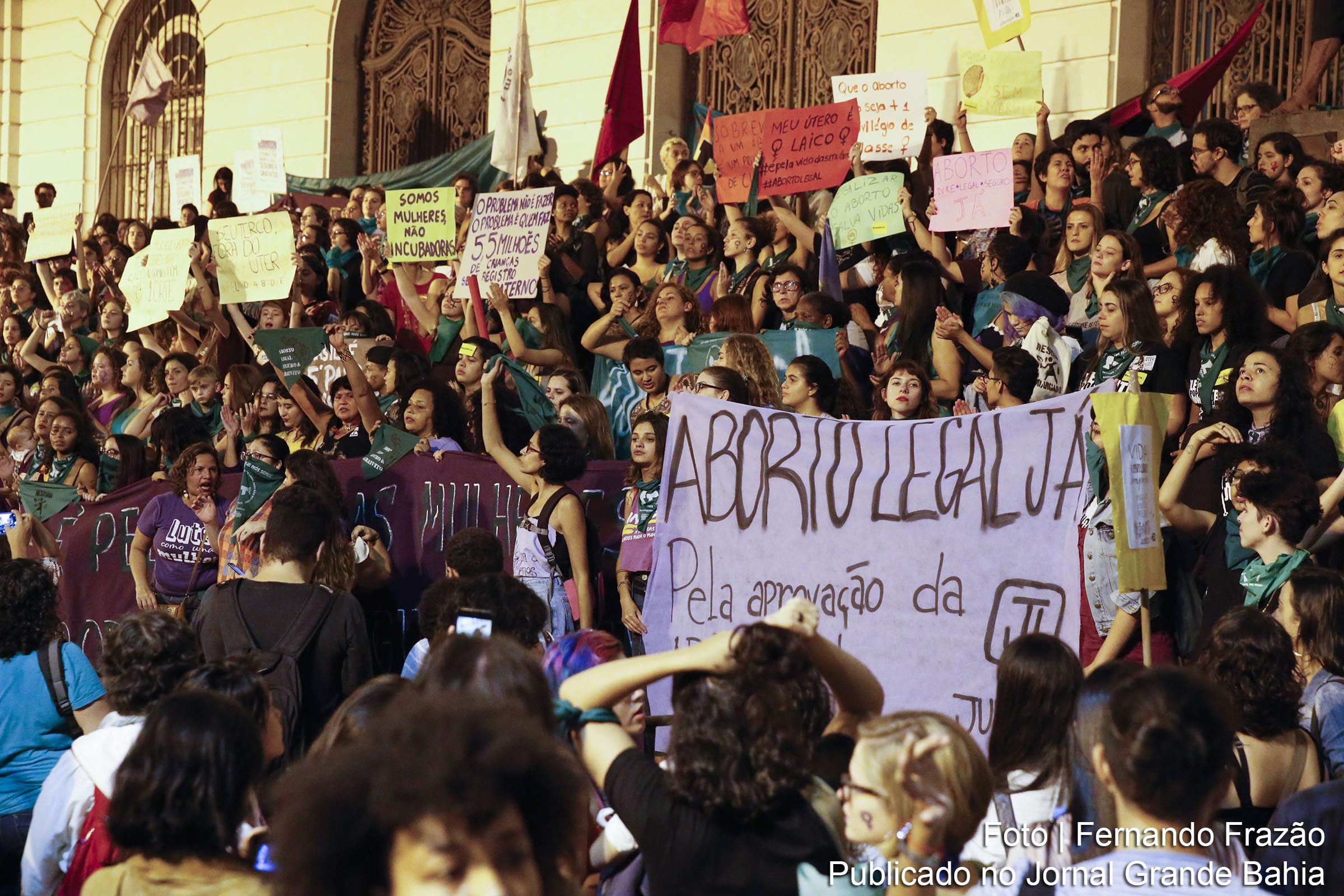 Marcha em defesa da legalização do aborto, no Rio de Janeiro. Sociedade não consegue ter demandas representadas em posicionamento dos congressistas.