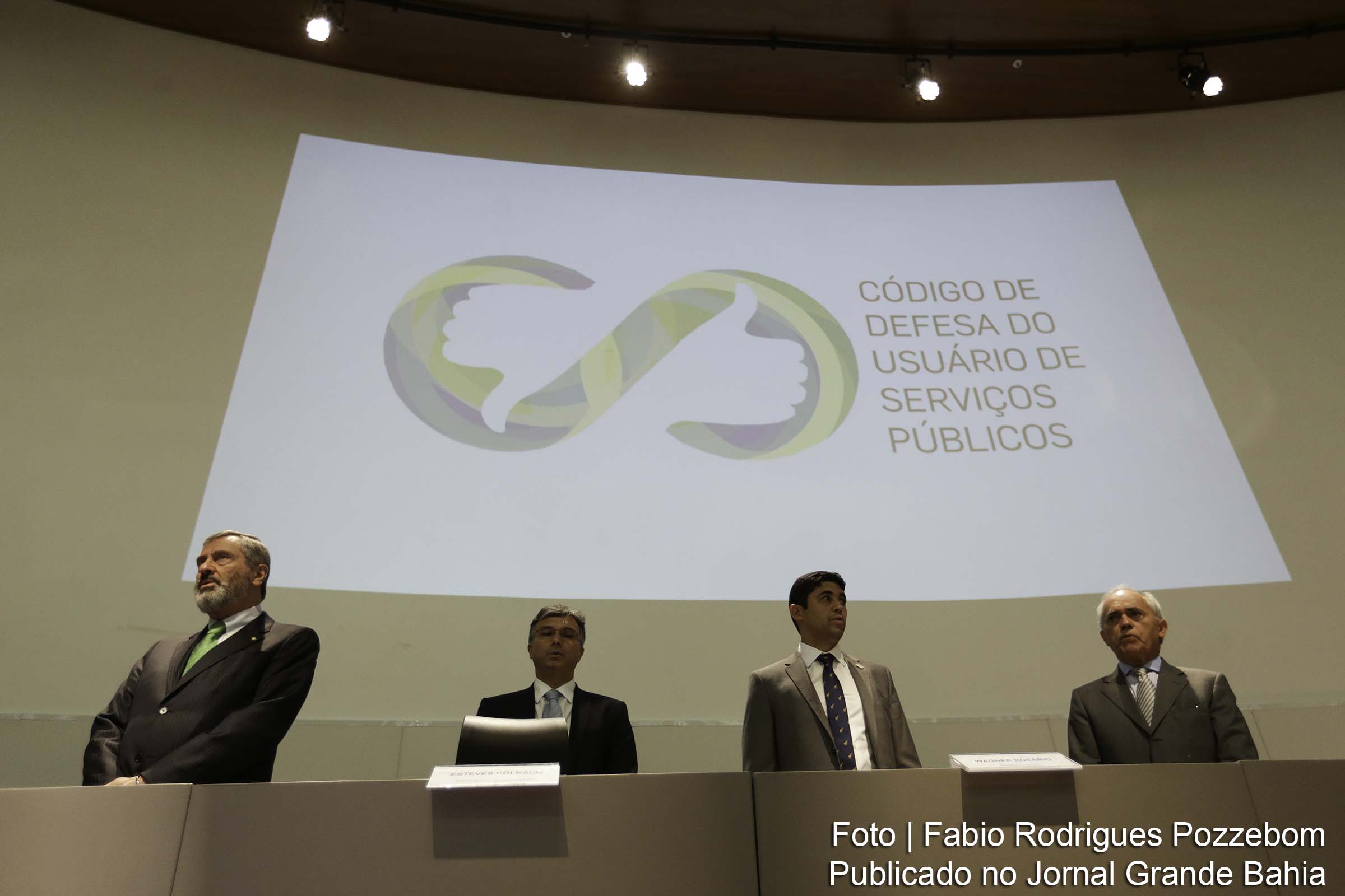 Os ministros da Justiça, Torquato Jardim, do Planejamento, Esteves Colnago, da CGU, Wagner Rosário, e o presidente do TCU, Raimundo Carreiro, no lançamento da Regulamentação do Código de Defesa do Usuário de Serviços Públicos.