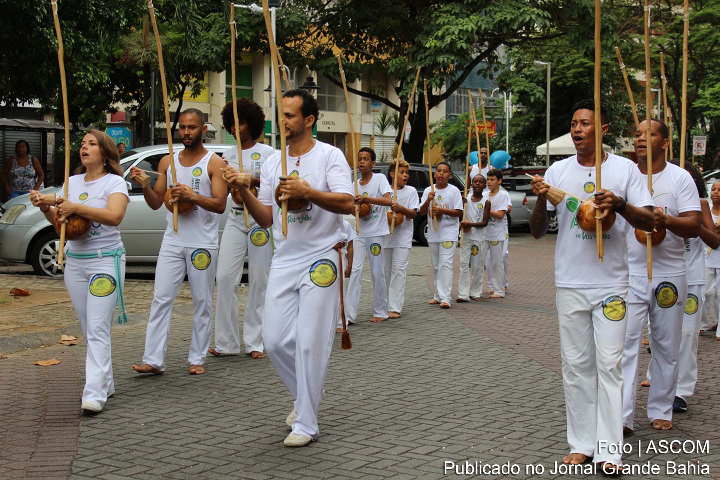 Integrantes da Associação Arte Baiana Capoeira.