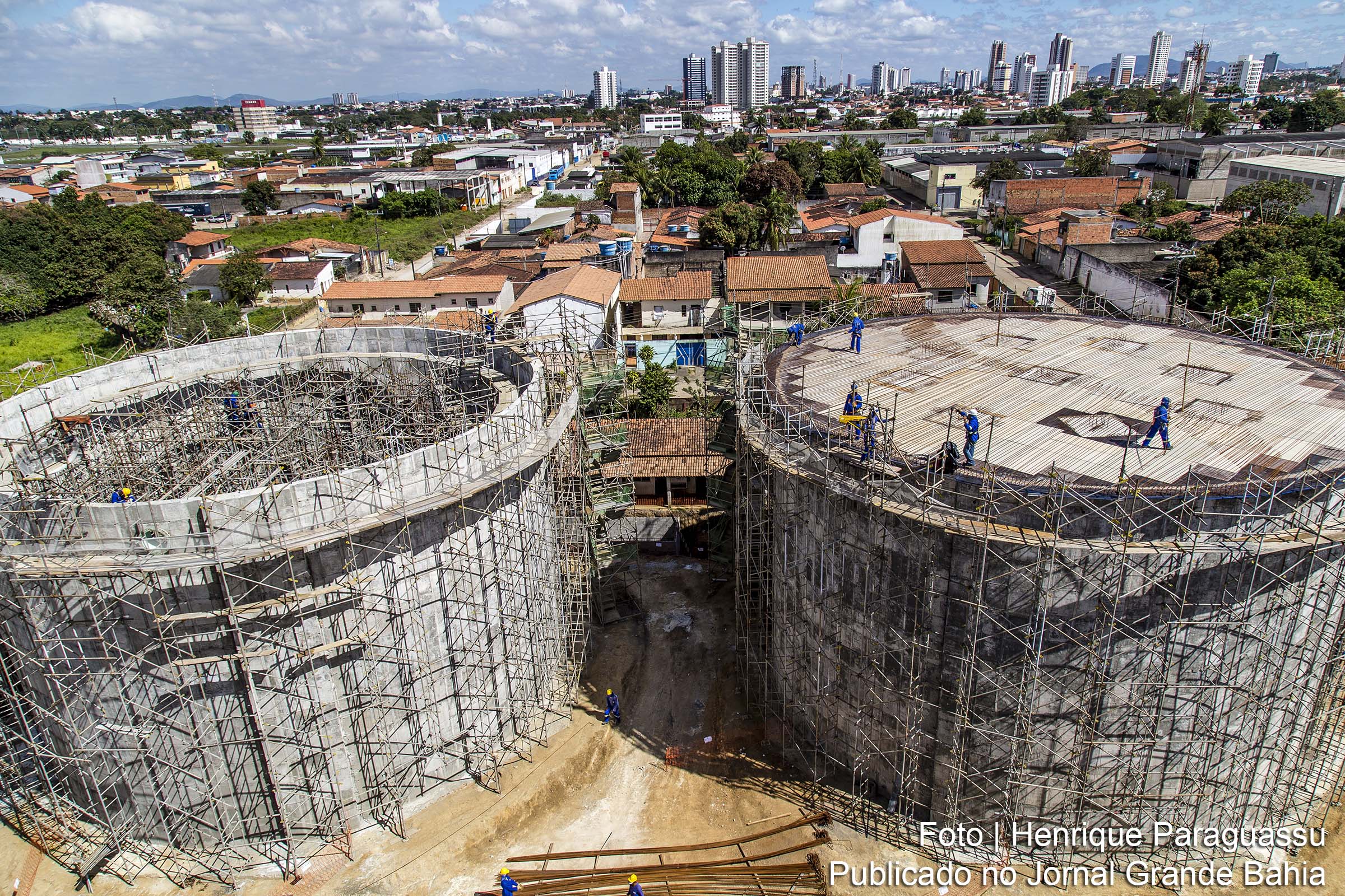 Vista aérea da obra do Centro de Reservação Leste de Feira de Santana.
