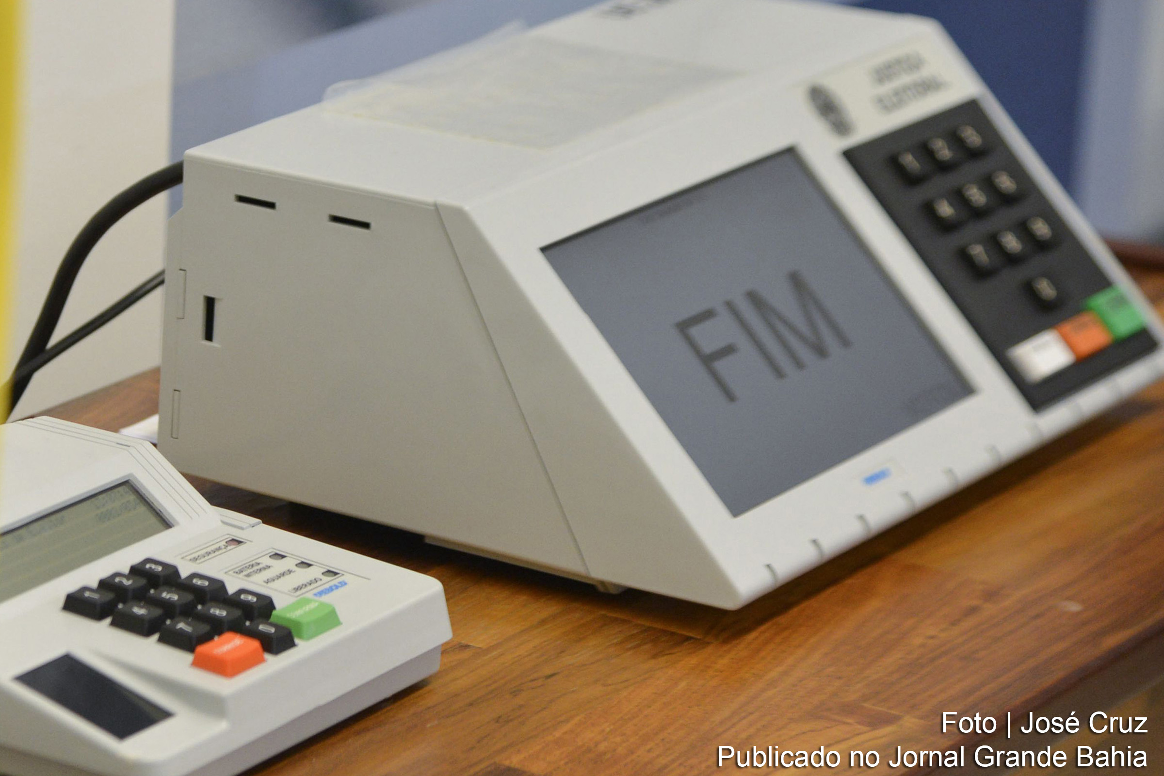 O Tribunal Superior Eleitoral (TSE) conclui a assinatura digital e lacração dos sistemas eleitorais que serão usados nas eleições de outubro.