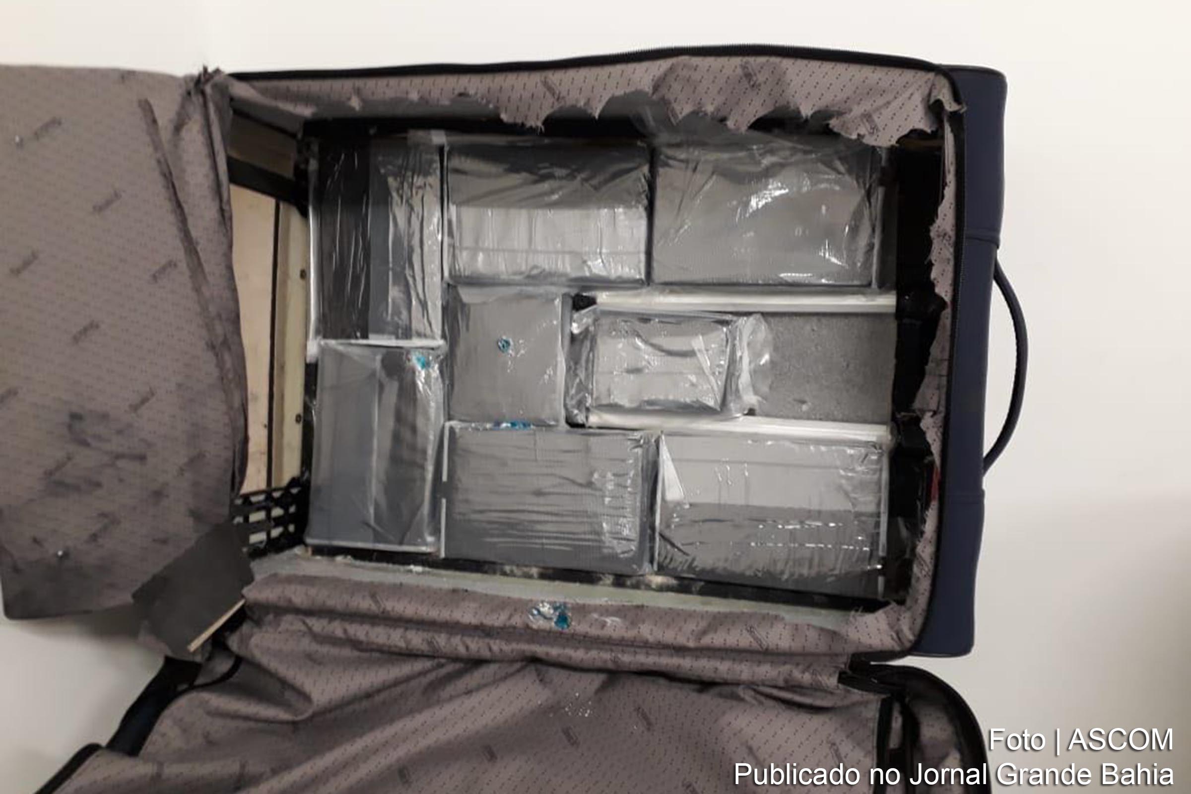 PF apreende brasileira com 8 kg de cocaína.