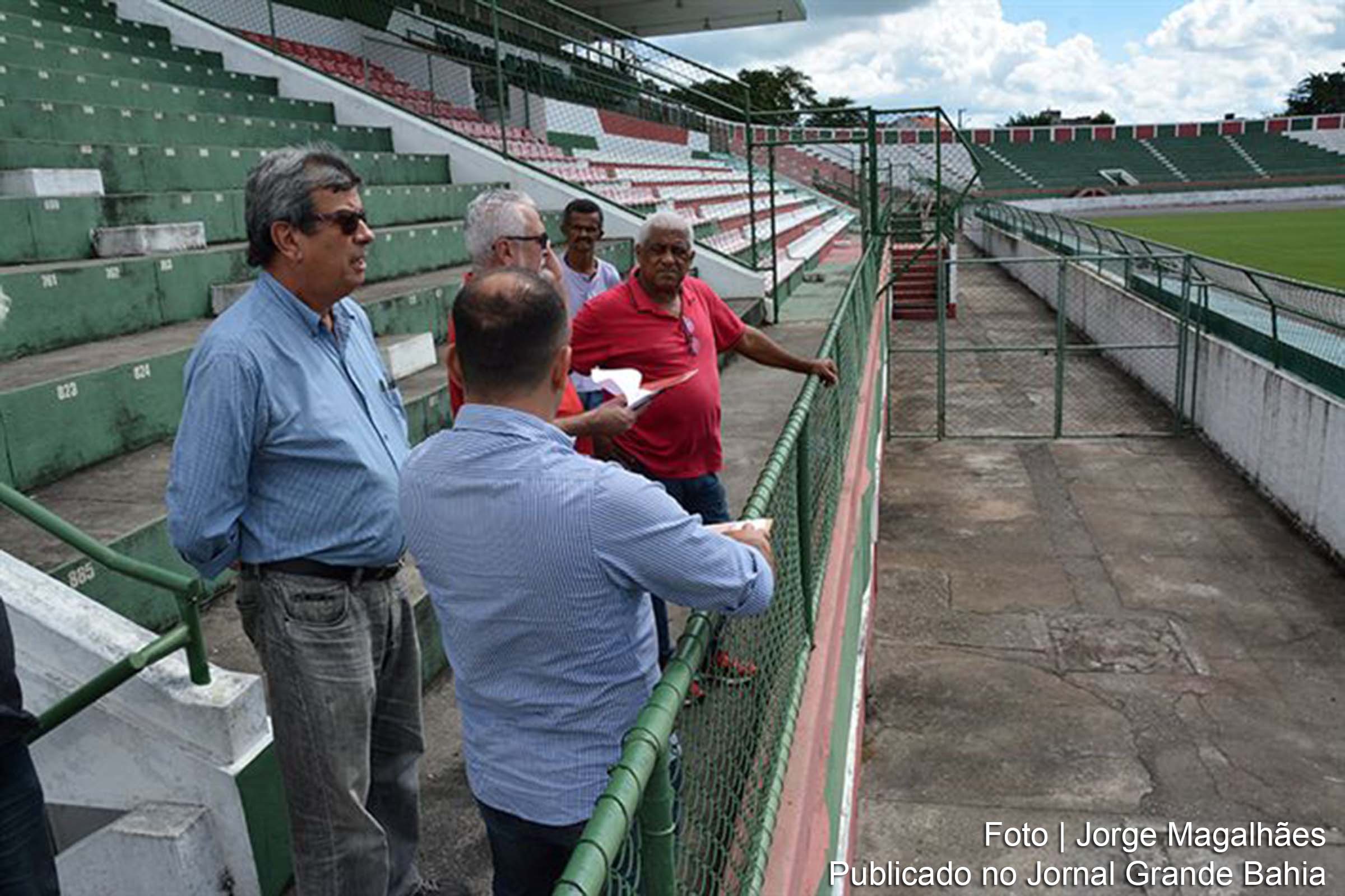 Feira de Santana: prefeito Colbert Martins faz visita técnica ao Estádio Joia da Princesa