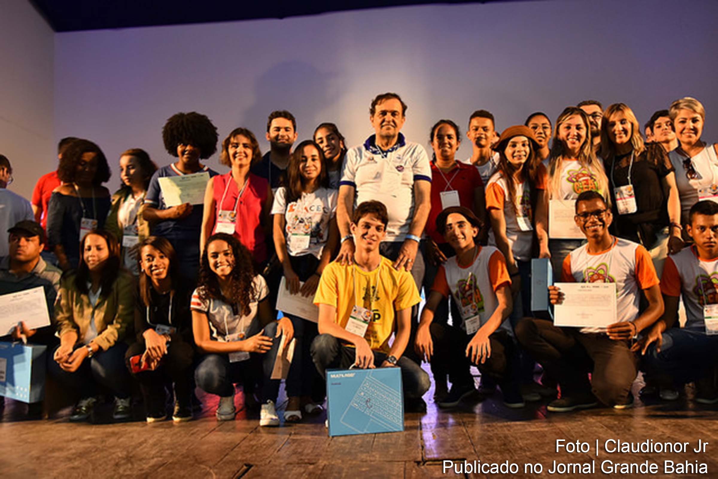 Secretaria da Educação da Bahia premia estudantes e professora por projetos de iniciação científica