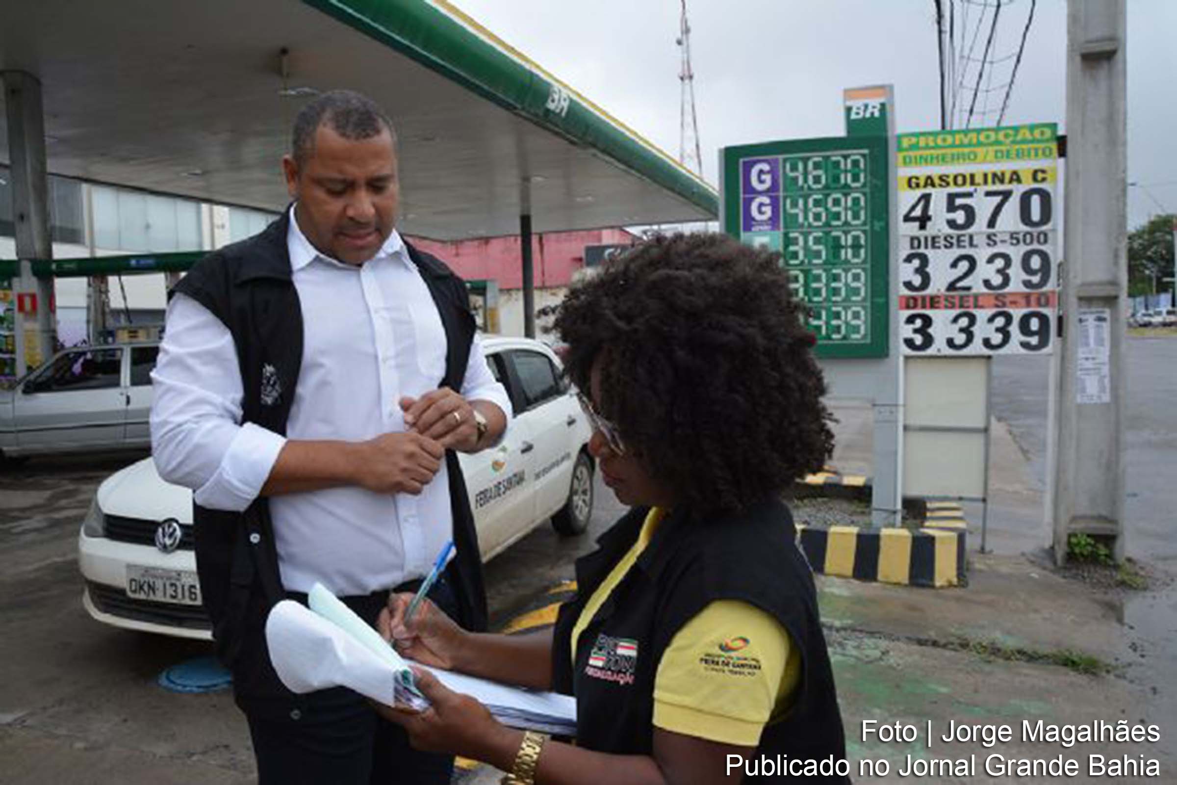 Procon fiscaliza postos de combustíveis instalados em Feira de Santana.