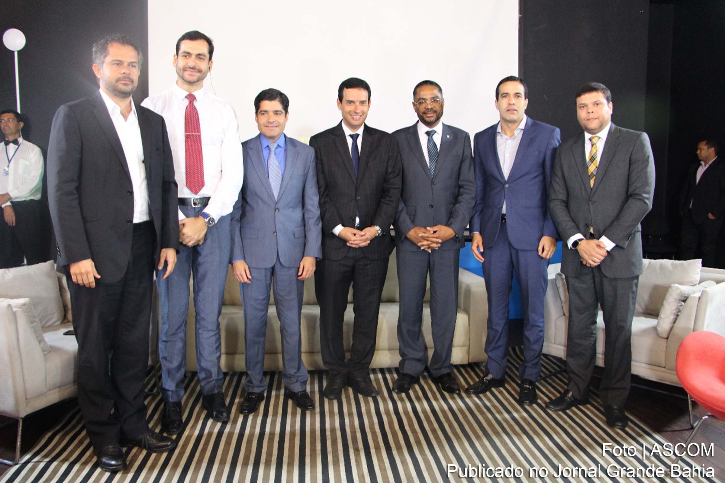 Leonardo Silva Prates (Leo Prates), presidente da Câmara Municipal de Salvador (CMS), comemora implantação da Rádio Câmara.