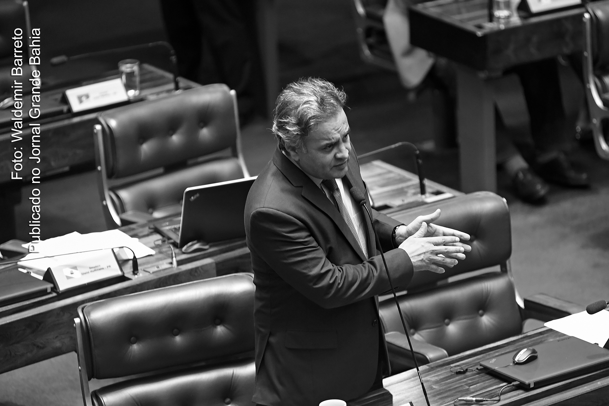 Senador Aécio Neves (PSDB-MG) é investigado e responde à processo do Caso Lava Jato.