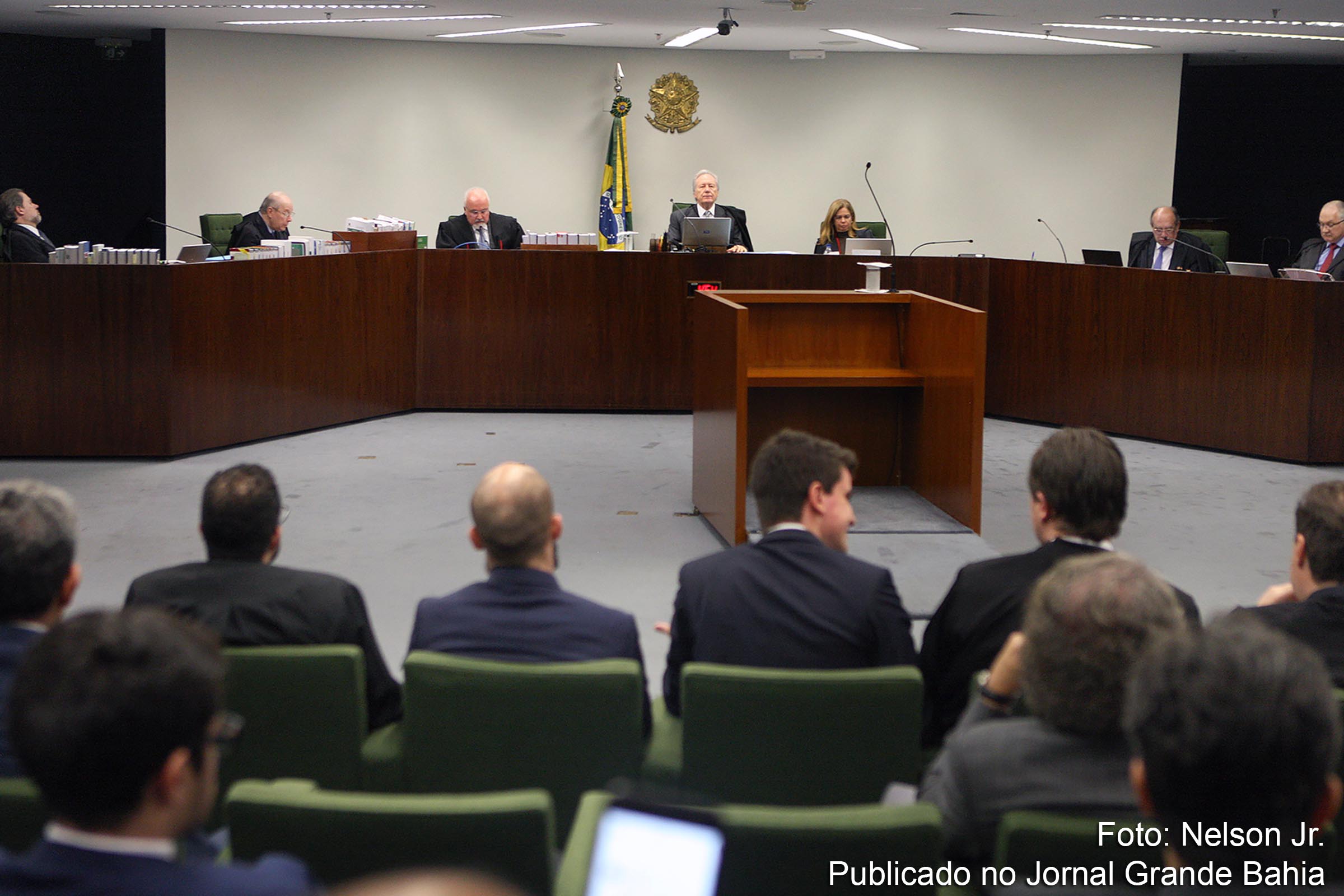 A Segunda Turma do Supremo Tribunal Federal (STF) absolveu a senadora Gleisi Hoffmann (PT-PR) e o marido, o ex-ministro do Planejamento Paulo Bernardo dos crimes de corrupção e lavagem de dinheiro.
