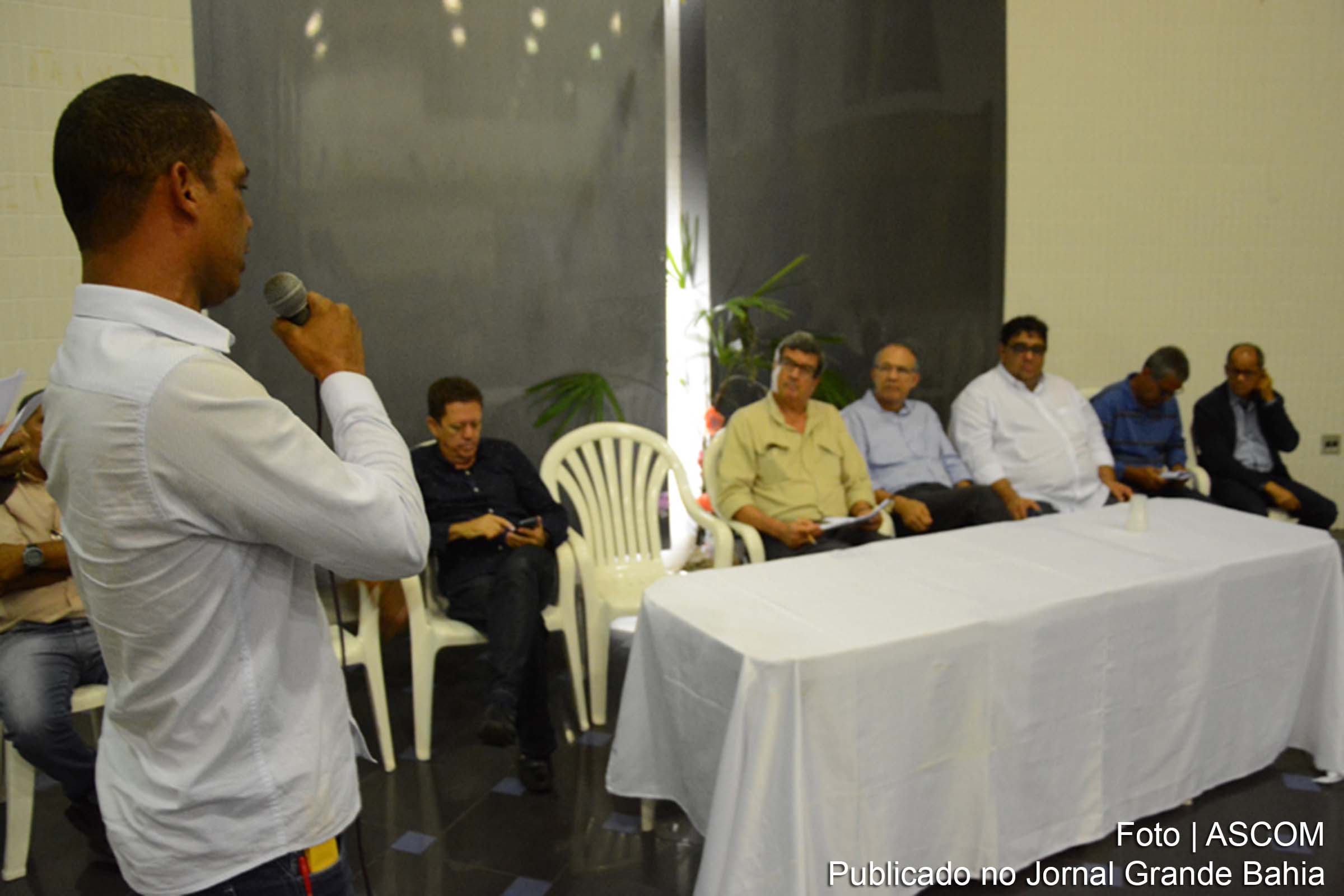 Vereador Luiz Ferreira (Luiz da Feira) solicita esclarecimento de dúvidas sobre o Centro de Comércio Popular de Feira de Santana.