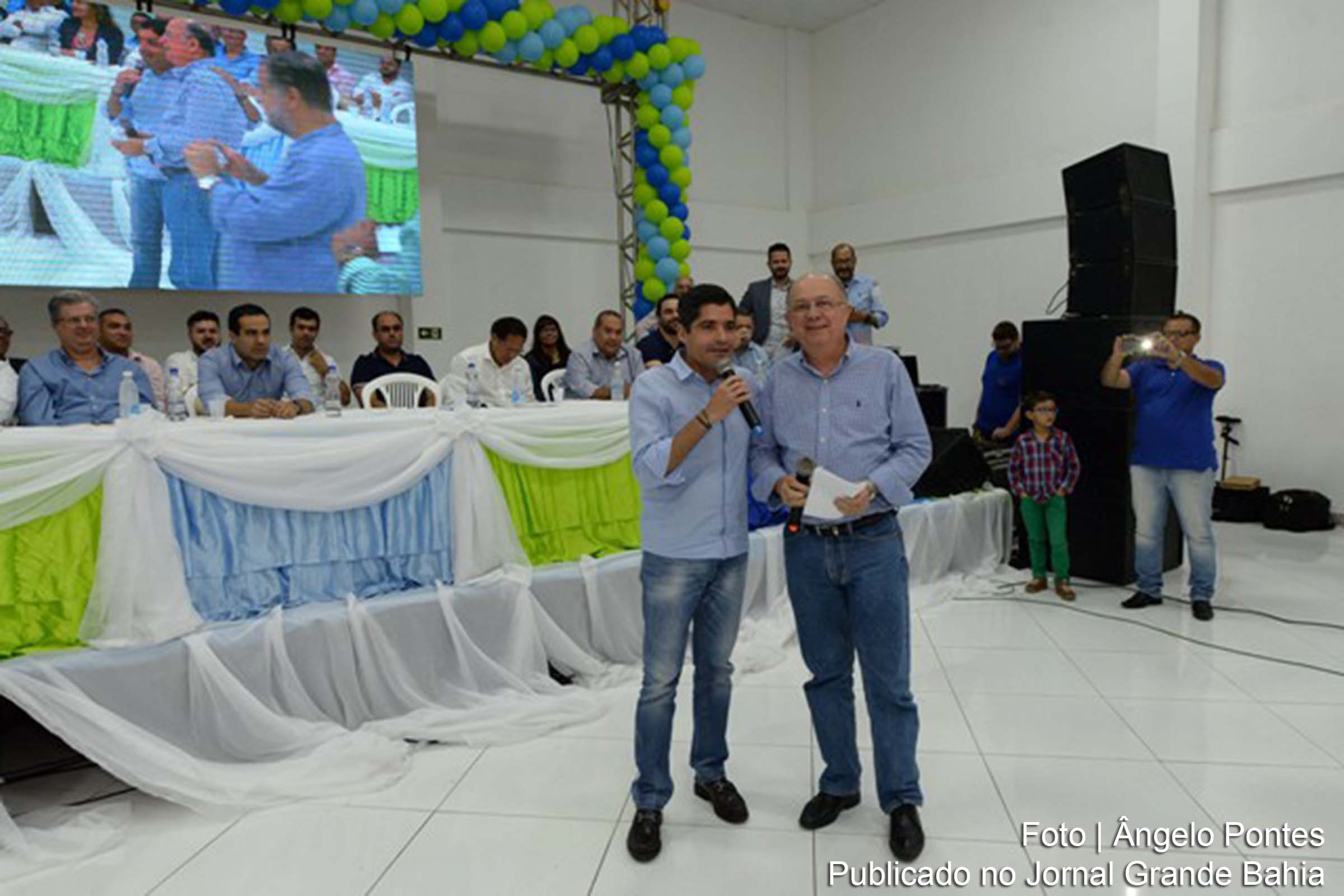 ACM Neto e José Ronaldo participam de atividade política em Teixeira de Freitas.