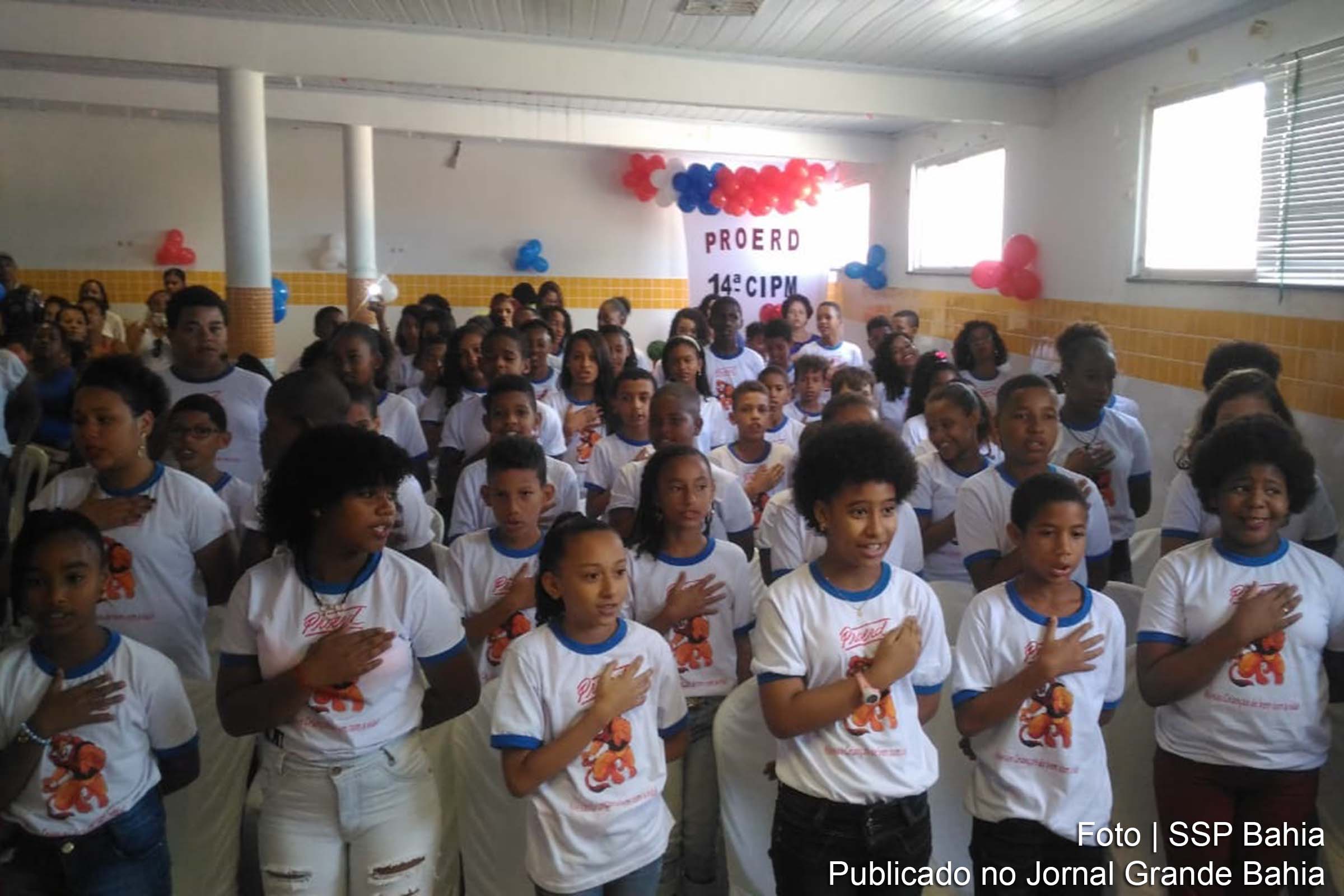Alunos do Programa Educacional de Resistência às Drogas.