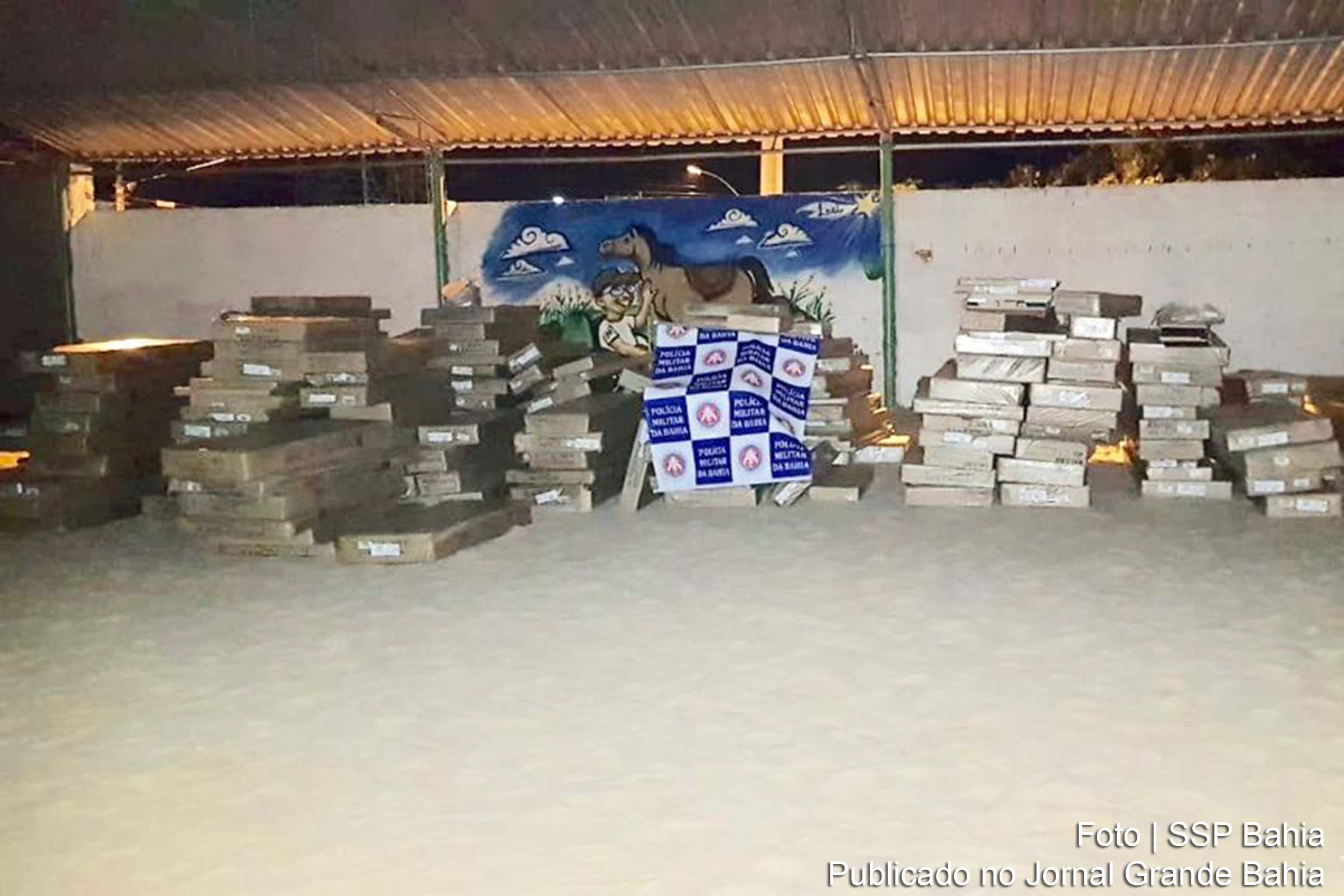 Carga de móveis é recuperada em Paulo Afonso.