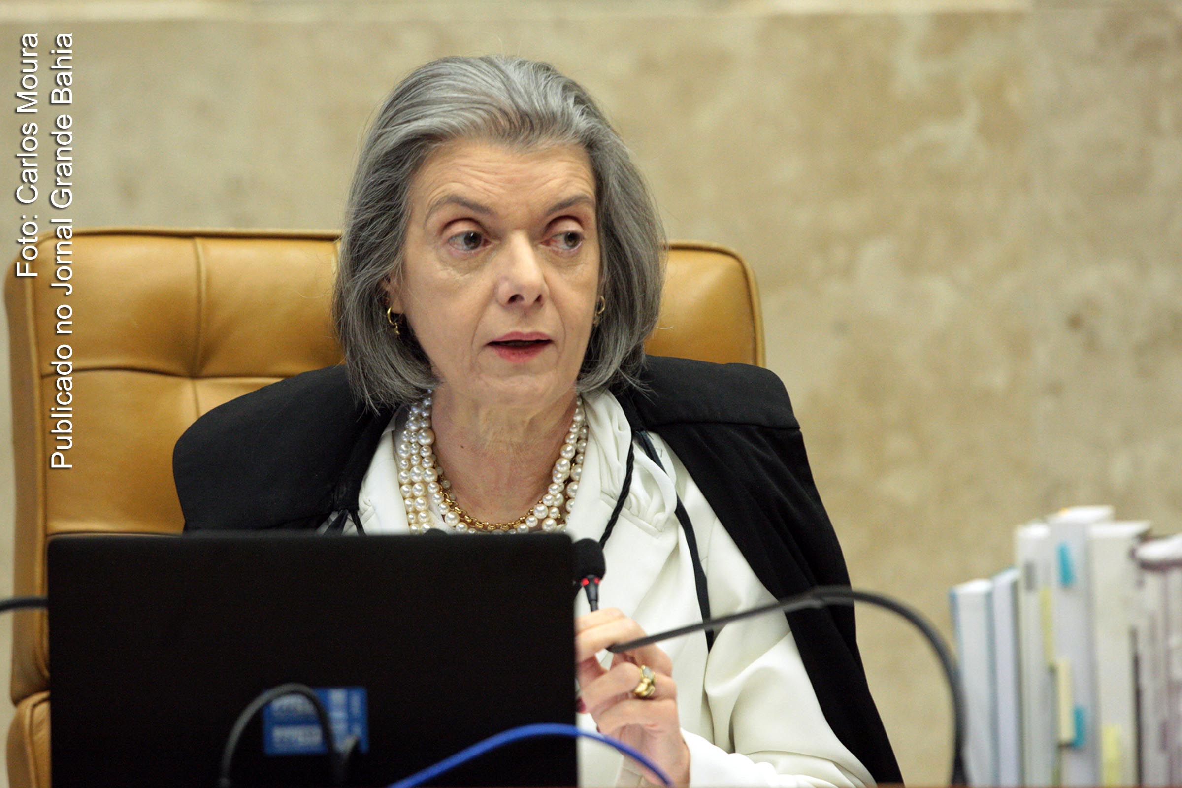 Atuação da ministra Cármen Lúcia, como presidente do STF, entrará para história como o momento em que a mais alta corte de justiça do país contribui para a violação da soberania da nação e a assunção antidemocrática de usurpadores ao Poder da República.