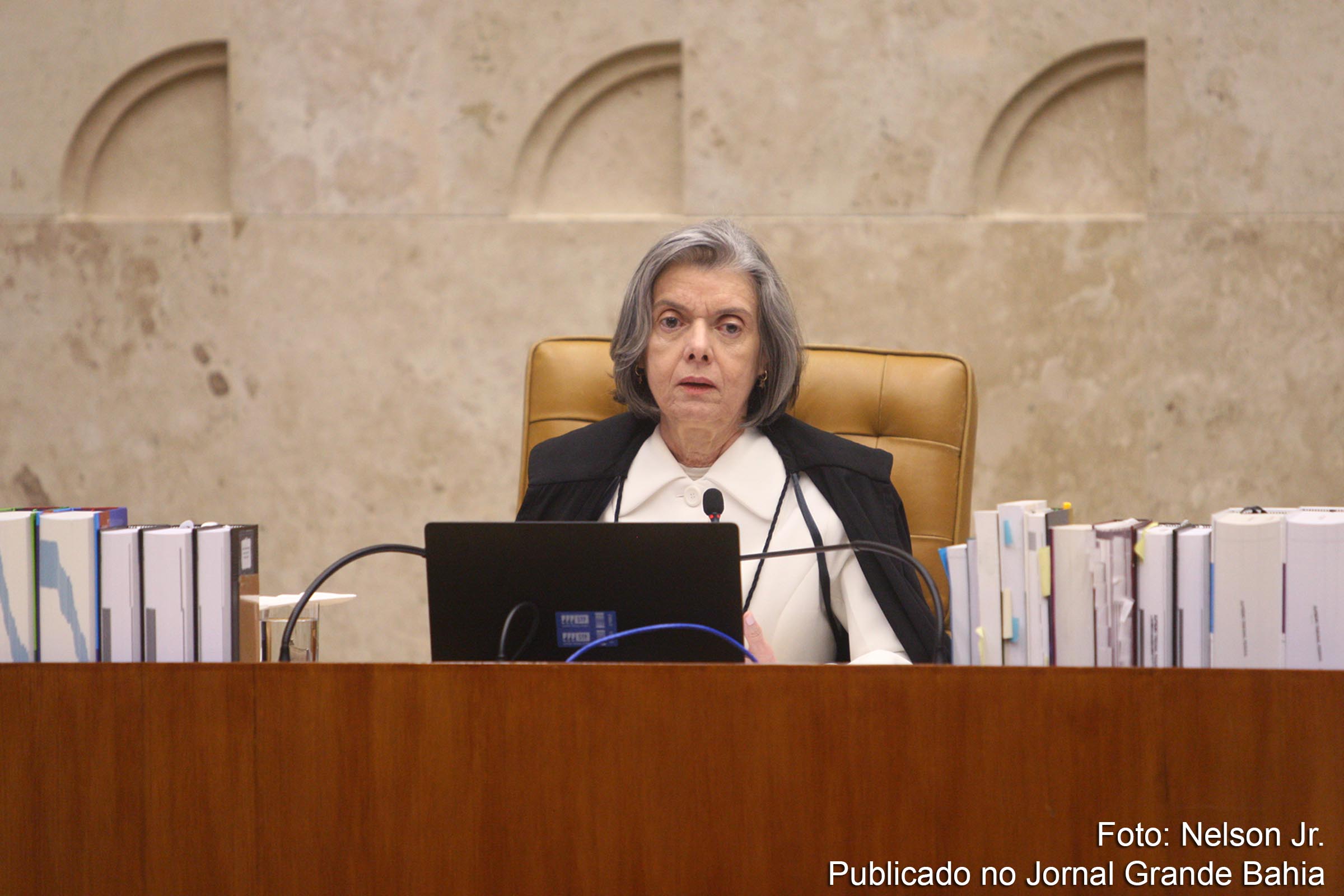 Decisão da ministra Cármen Lúcia sobre direito previdenciário acentua desigualdade do Brasil e reafirma posição da plutocracia estatal em manter privilégios da elite.