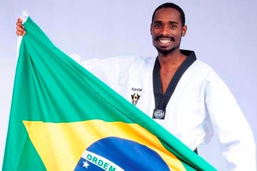Diogo André Silvestre da Silva é um lutador de tae-kwon-do brasileiro campeão pan-americano em 2007 e mundial universitário em 2009. Mede 1,78 m de altura e compete na categoria até 68 kg.