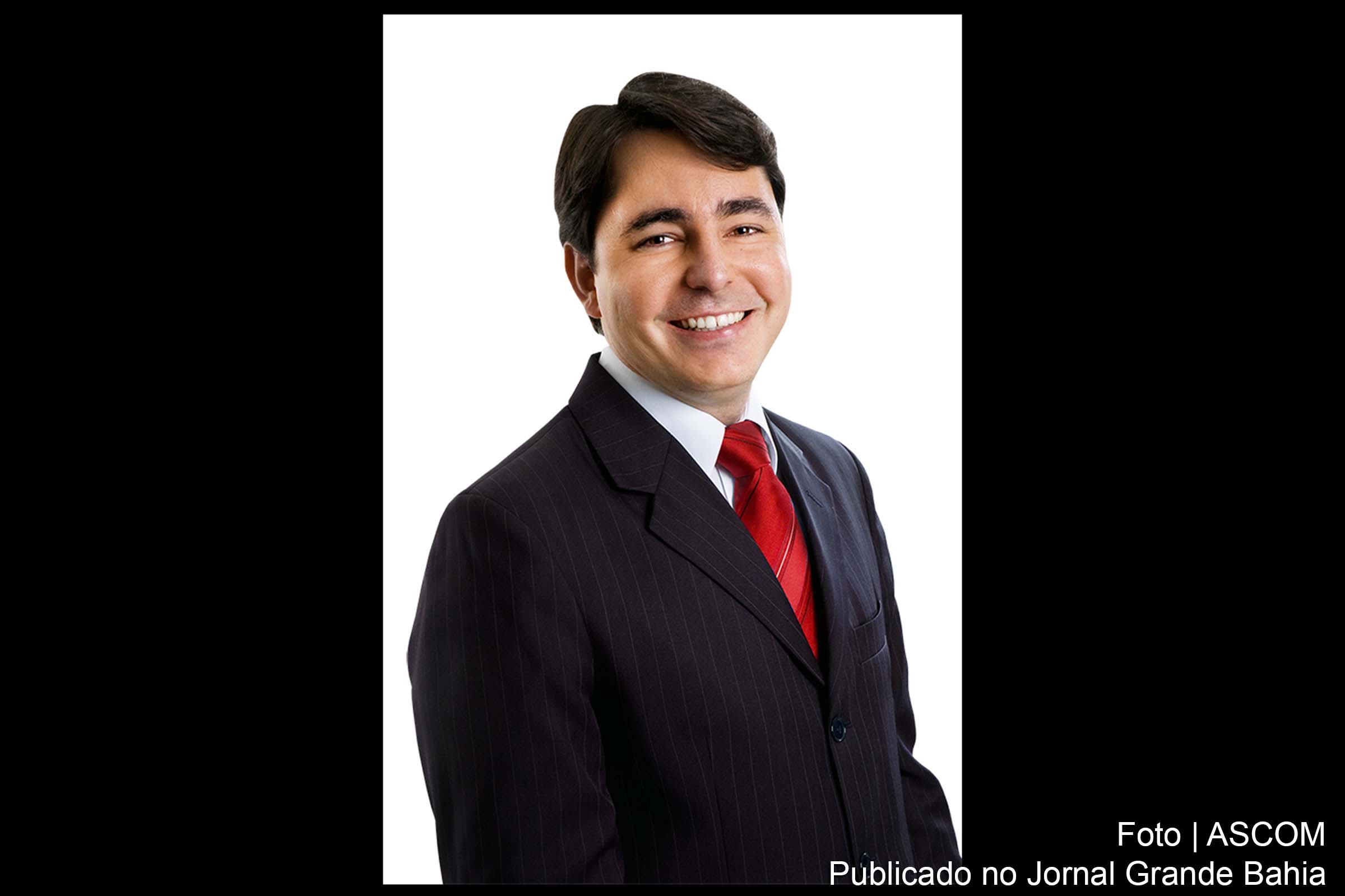 Édem Napoli é membro do Instituto de Direito Constitucional da Bahia e professor de Direito Constitucional.