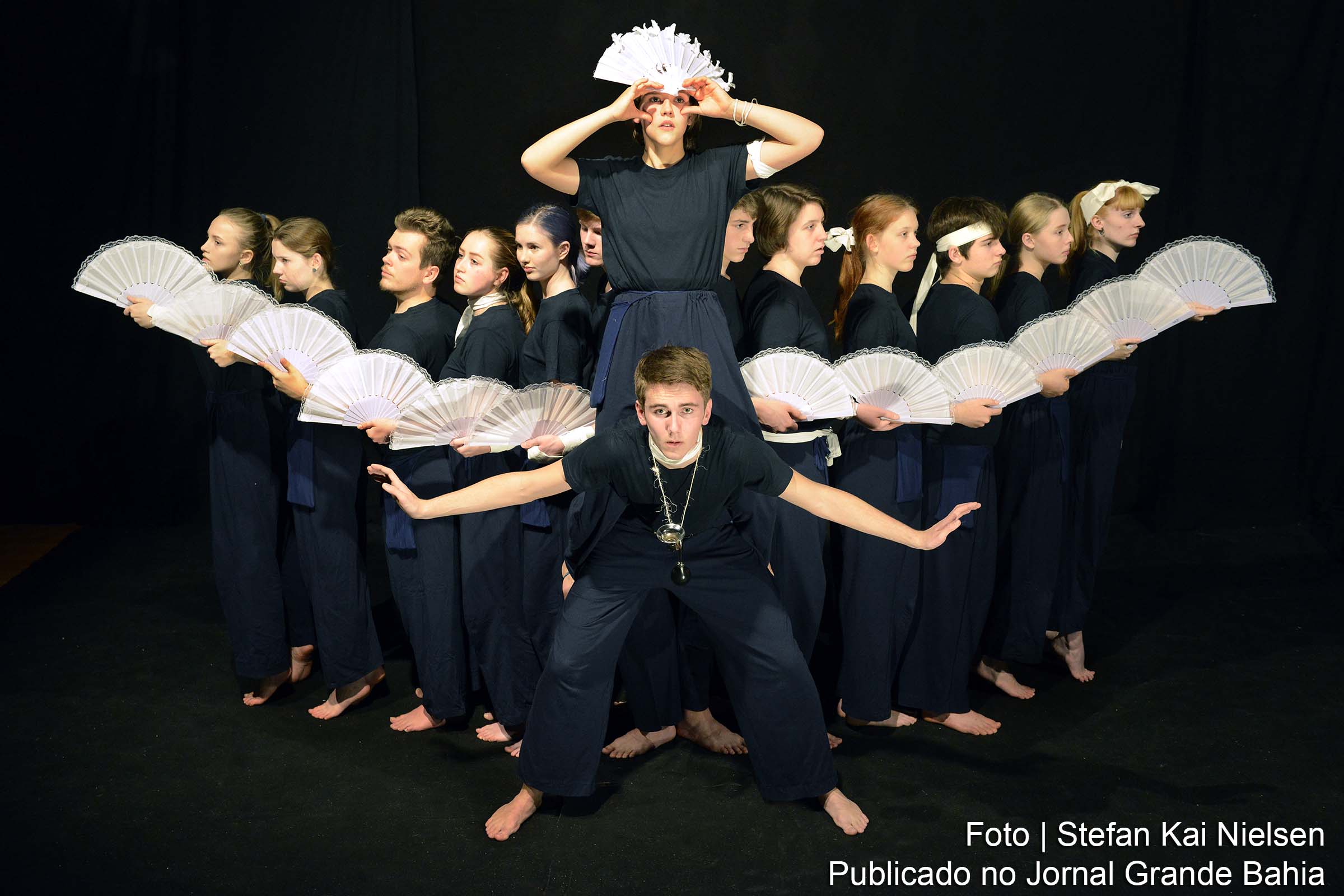 O espetáculo Undertow é apresentado durante o Sarau de Itapuã.