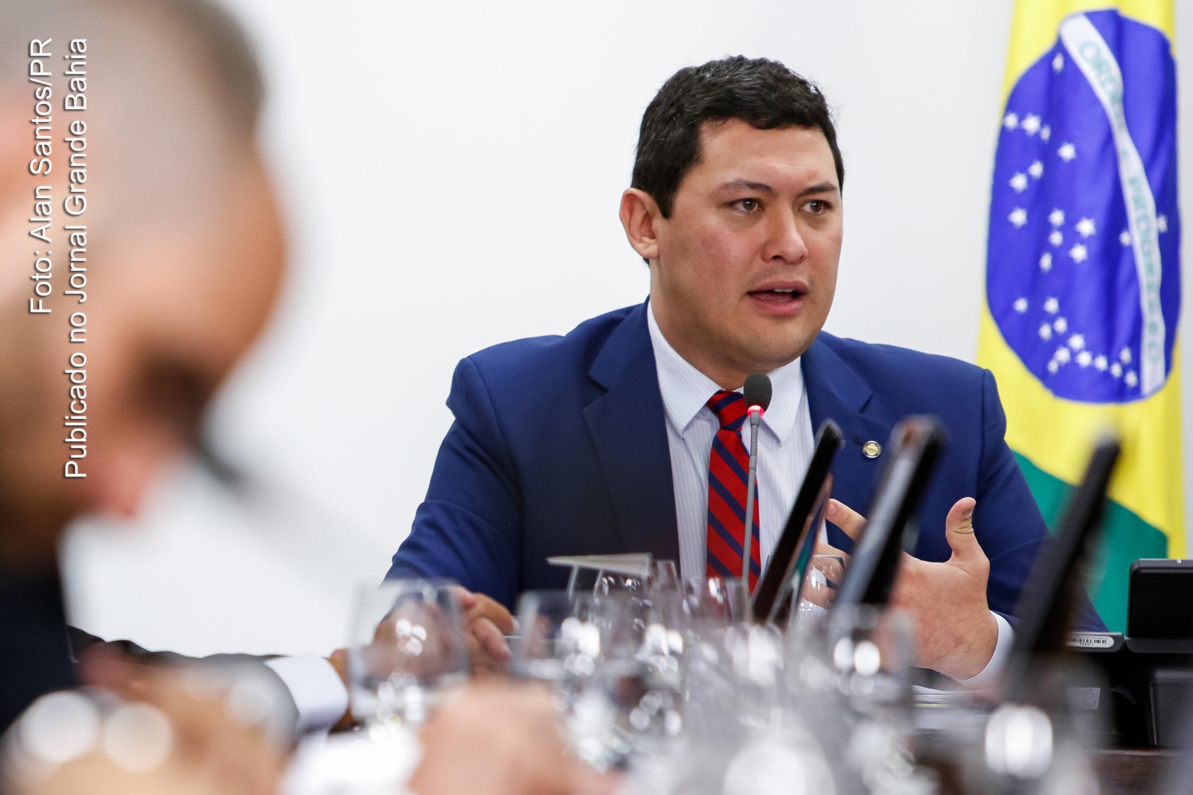 Investigado na Operação Registro Espúrio, Helton Yomura, renunciou ao cargo de ministro do Trabalho.