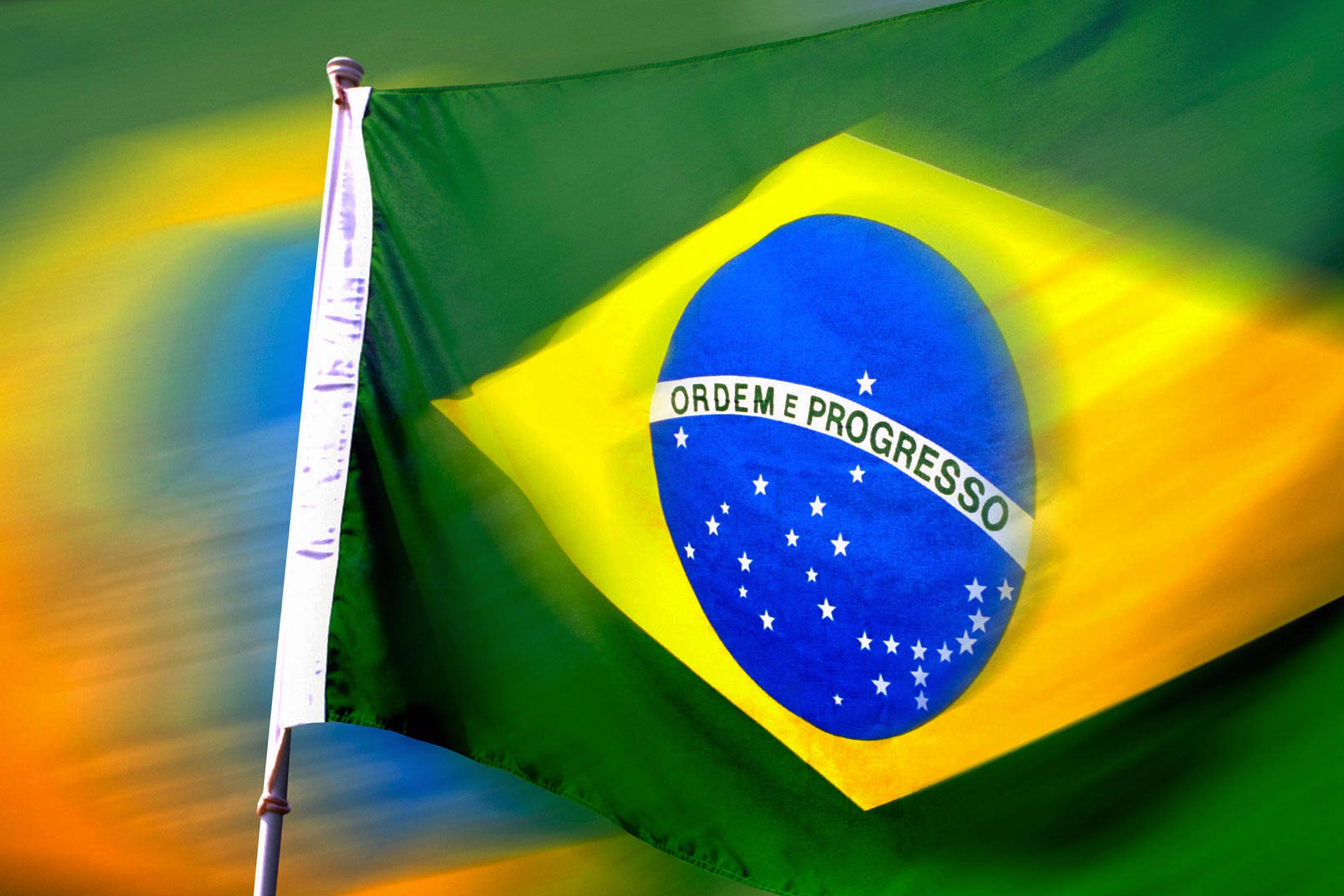 De acordo com Lei Federal, Justiça determina execução do hino do Brasil, uma vez por semanas nas escolas públicas e privadas.