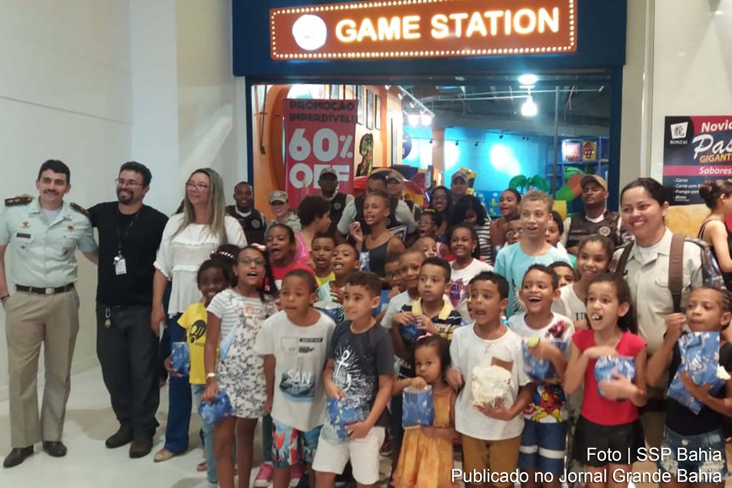 Crianças visitam parque de diversões Game Station do Shopping Bela Vista.