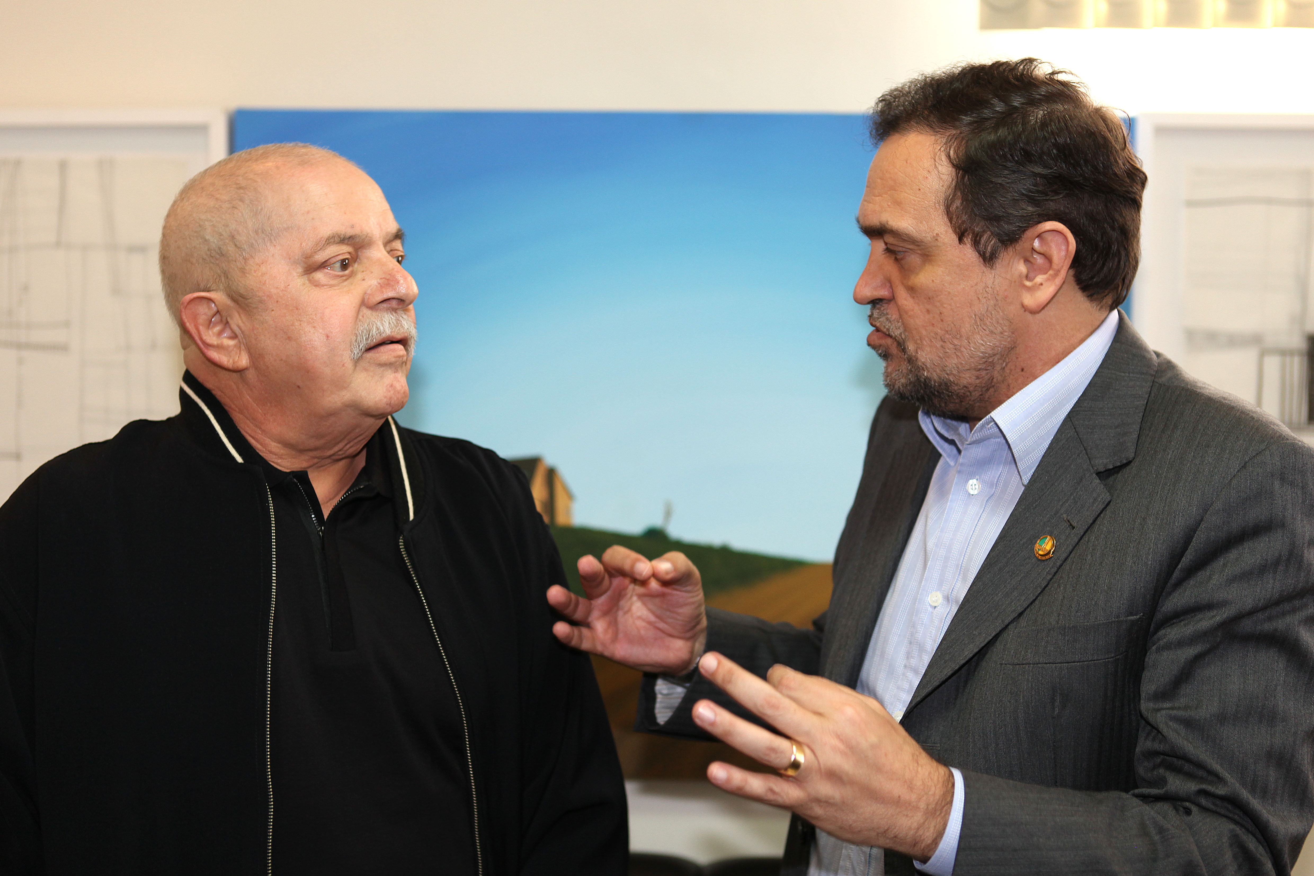 Ex-presidente Luiz Inácio Lula da Silva e o senador Walter de Freitas Pinheiro, durante encontro.