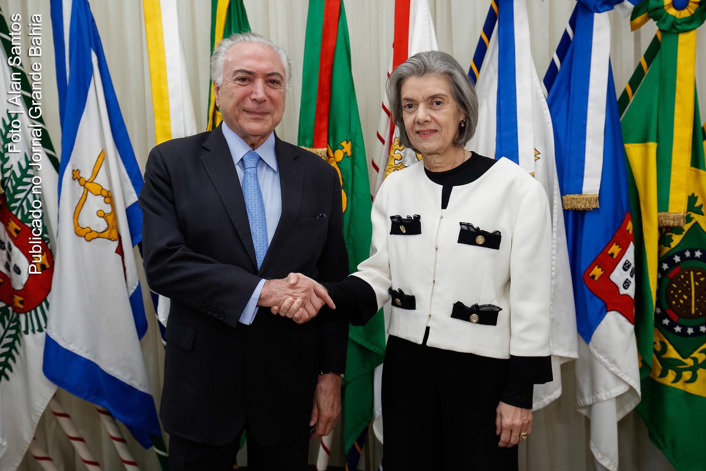 Michel Temer transmite presidência da República para Cármen Lúcia, presidente do STF.