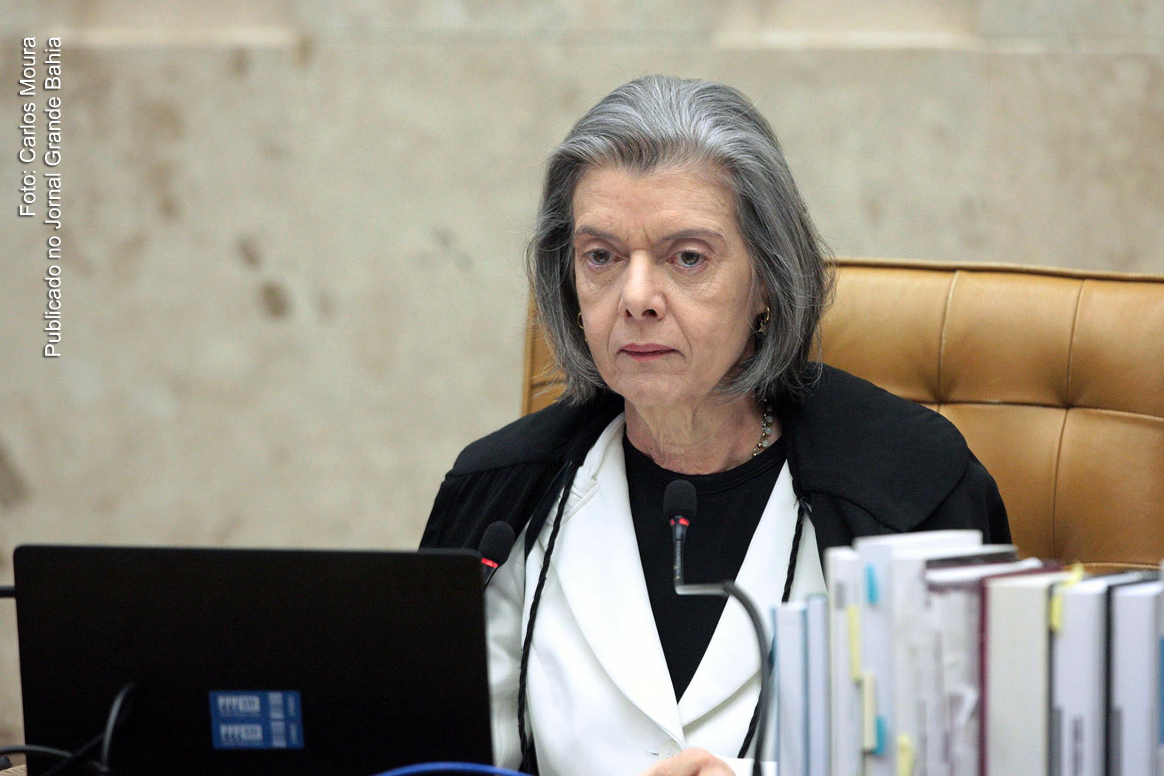 Cármen Lúcia: É dever constitucional do juiz manter-se distante de disputas político-partidárias e das paixões que lhes são próprias, preservando sua isenção.