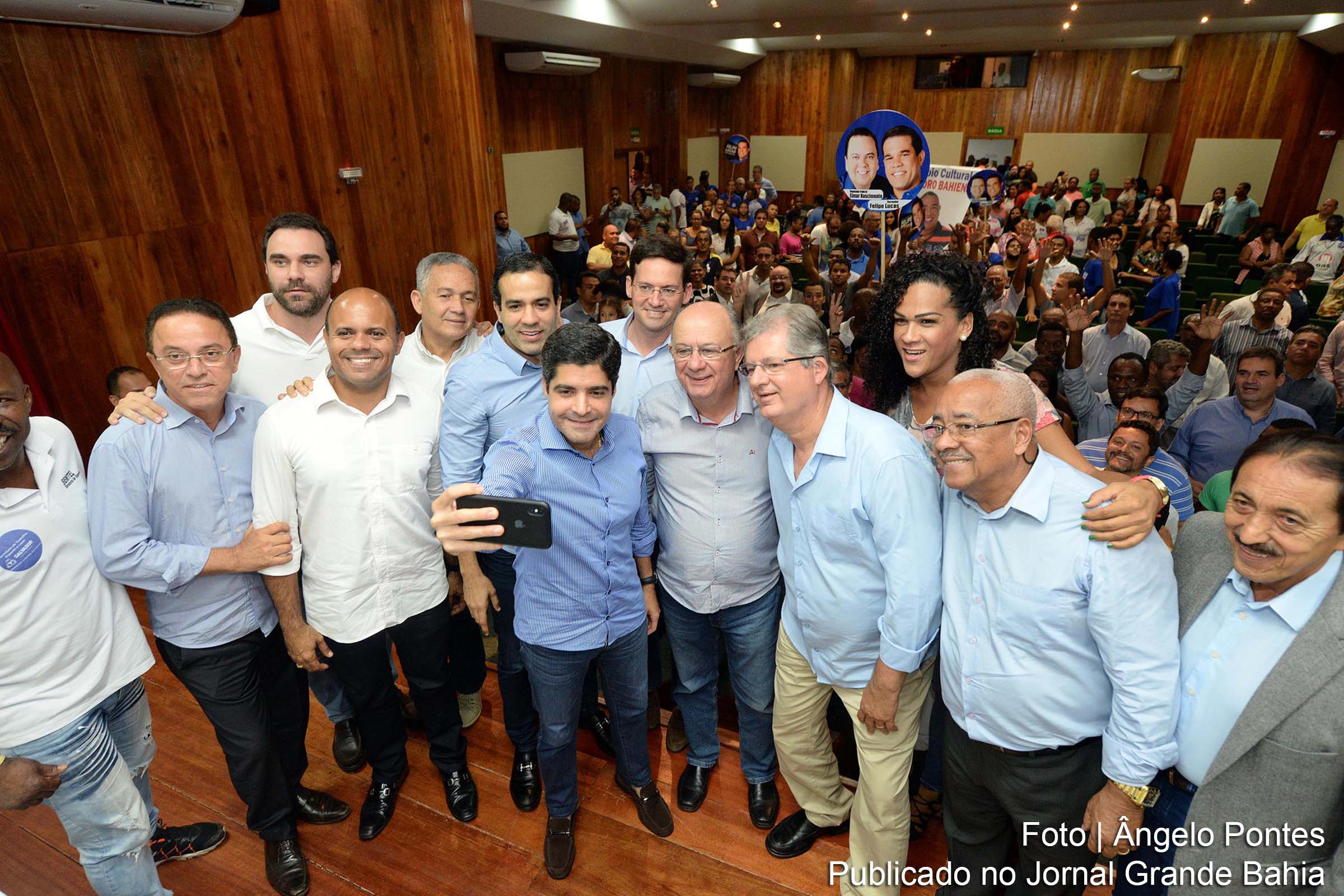 ACM Neto e José Ronaldo participam de encontro com moradores da região da Liberdade e Lapinha, em Salvador.