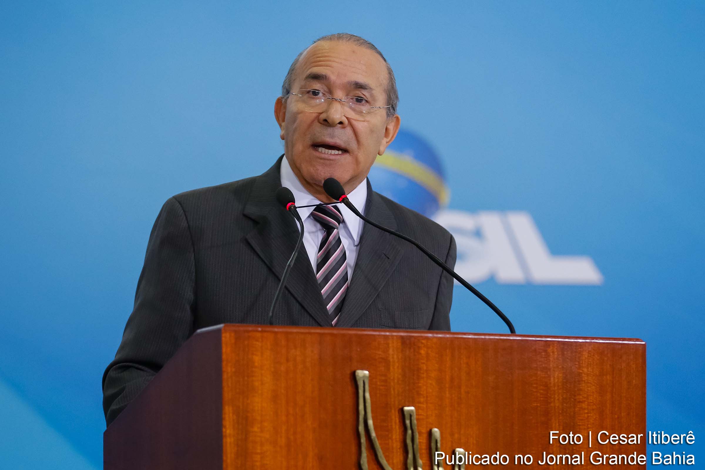 O ministro Eliseu Padilha acumulará a Chefia da Casa Civil e a pasta do Trabalho.