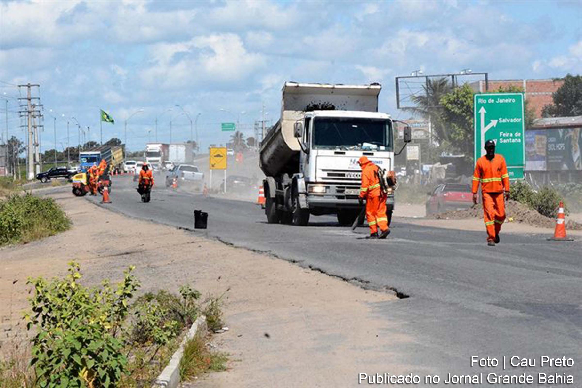 ViaBahia inicia recuperação da pavimentação asfáltica da Avenida Eduardo Fróes da Mota, em Feira de Santana.