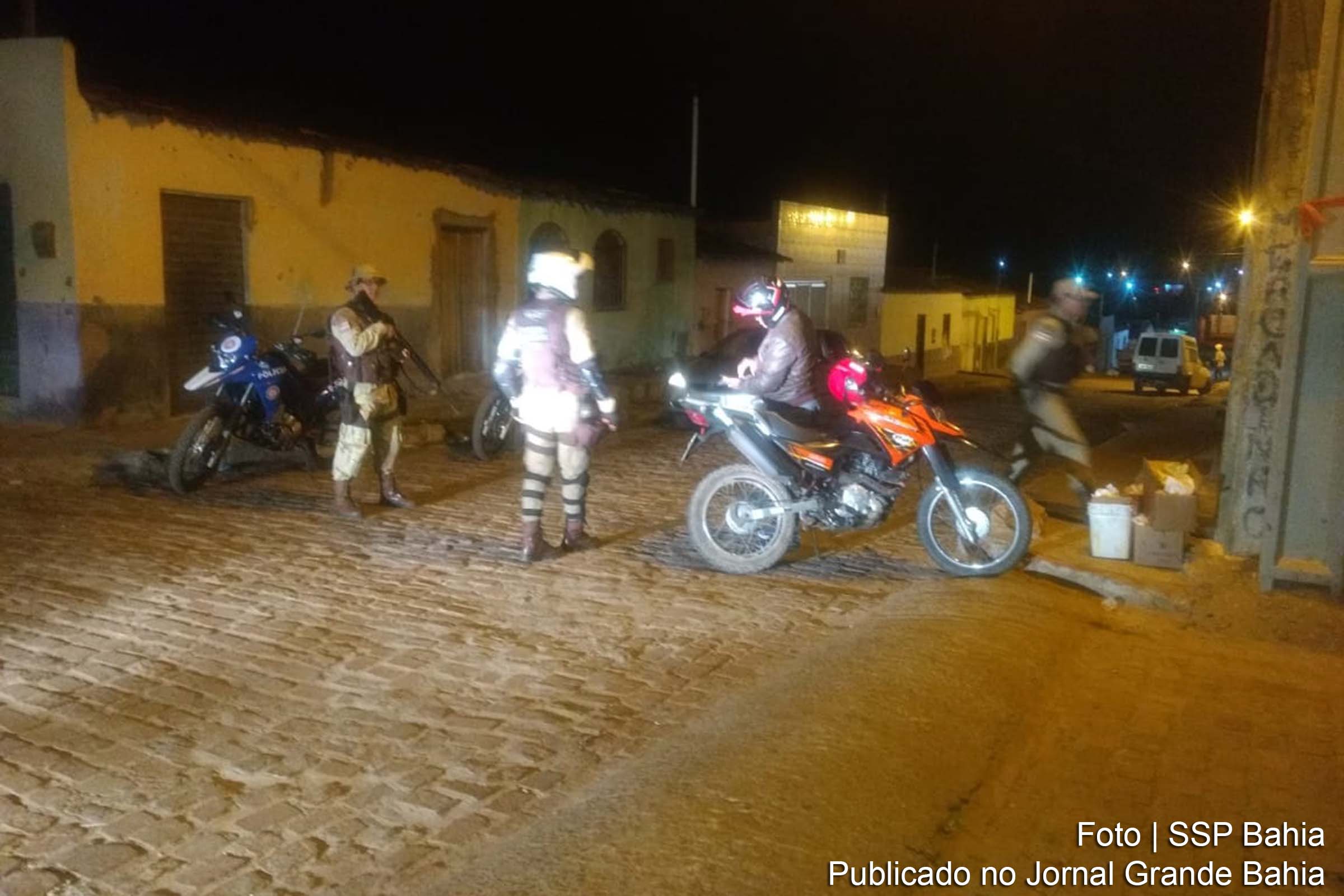 Policiais, que integraram a 'Operação Impacto', abordaram 140 pessoas e apreenderam nove veículos.