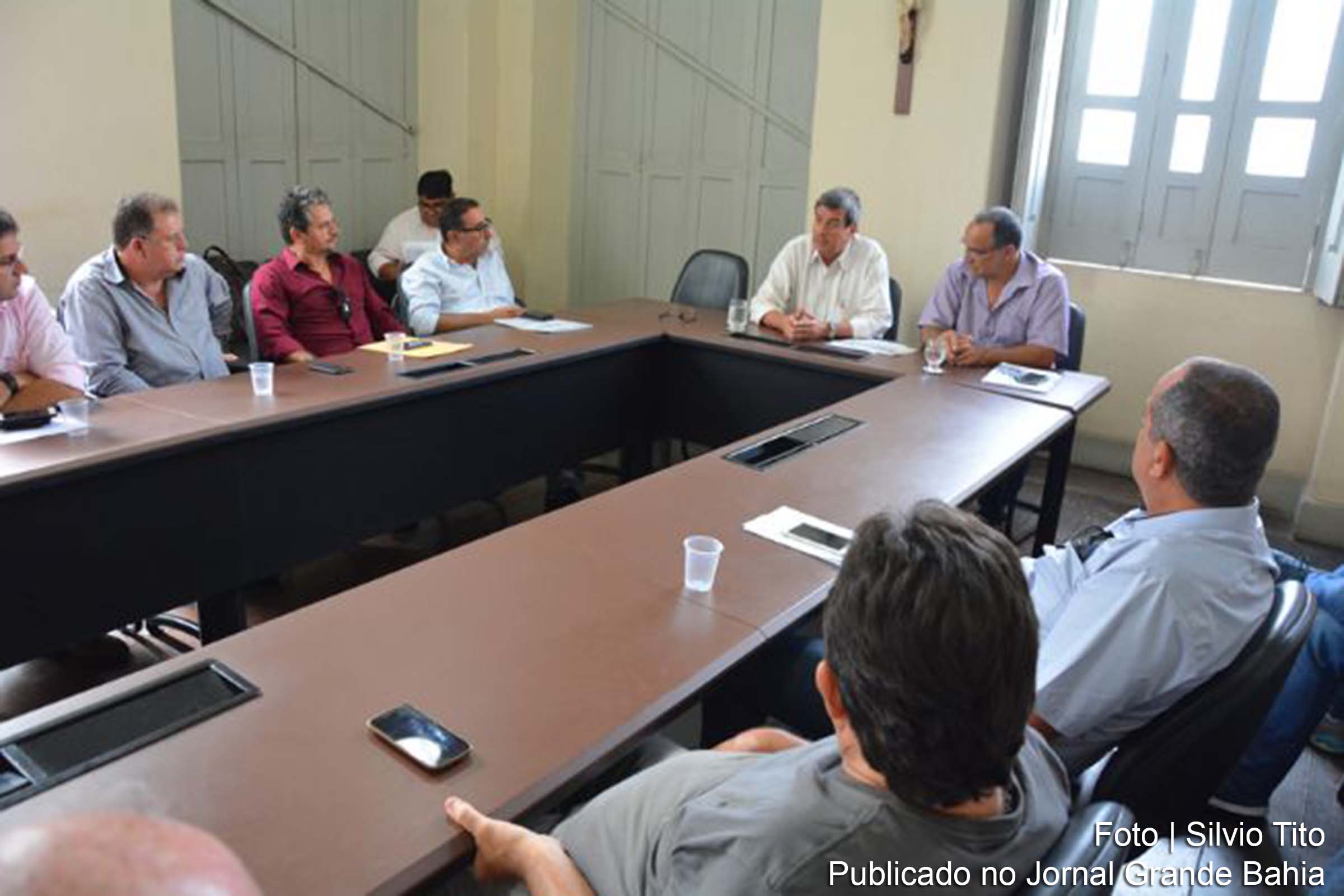 Prefeito Colbert Martins aborda organização da Expofeira em reunião com representantes de associações e de núcleos de criadores.