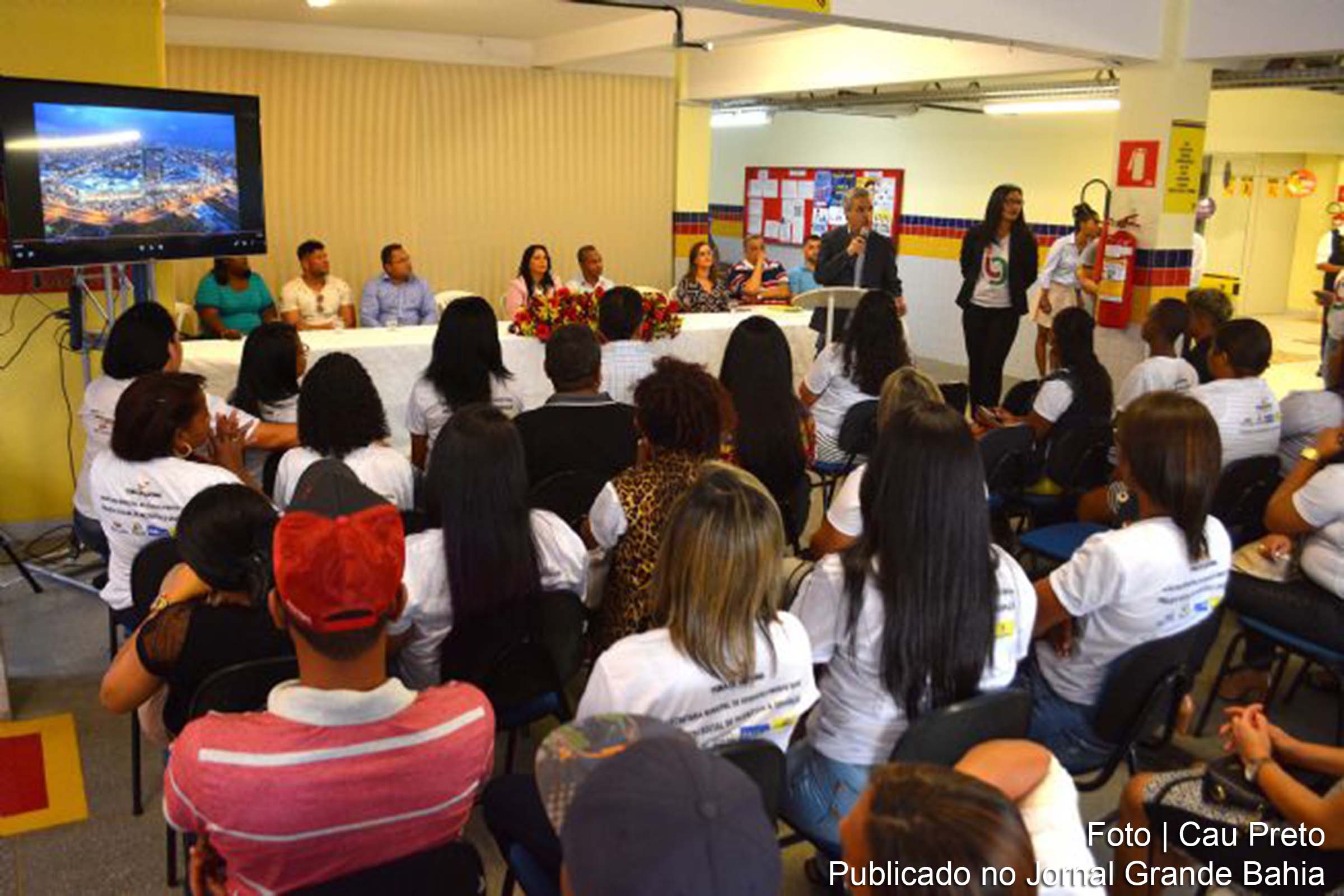Moradores do programa Minha Casa, Minha Vida participam de aula inaugural do curso de pedagogia do Programa Social de Incentivo à Graduação.