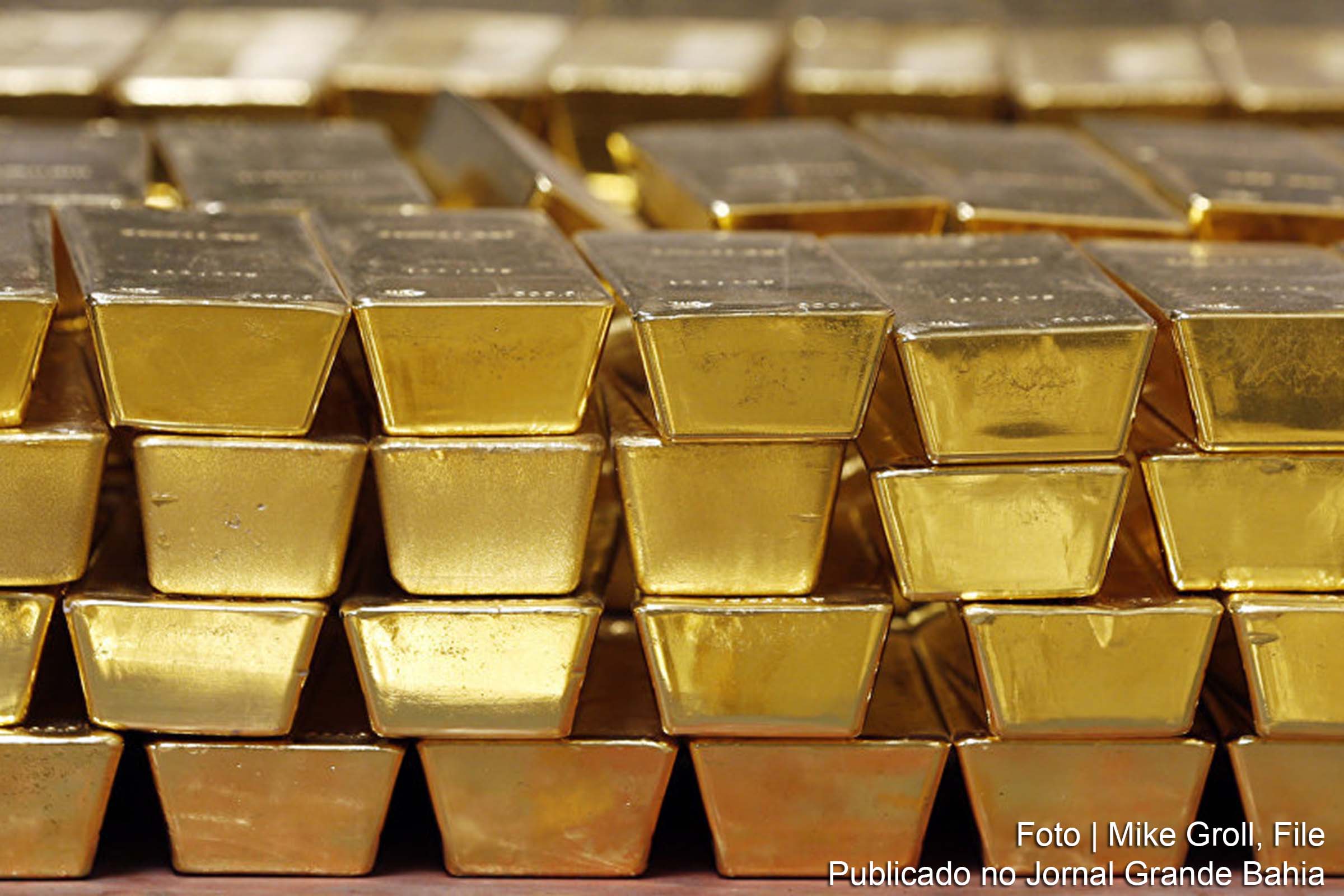 A Rússia possui 2 mil toneladas de ouro, quase alcançando as 2,8 mil toneladas atingidas durante os tempos de Josef Stalin, na União Soviética, em 1941.