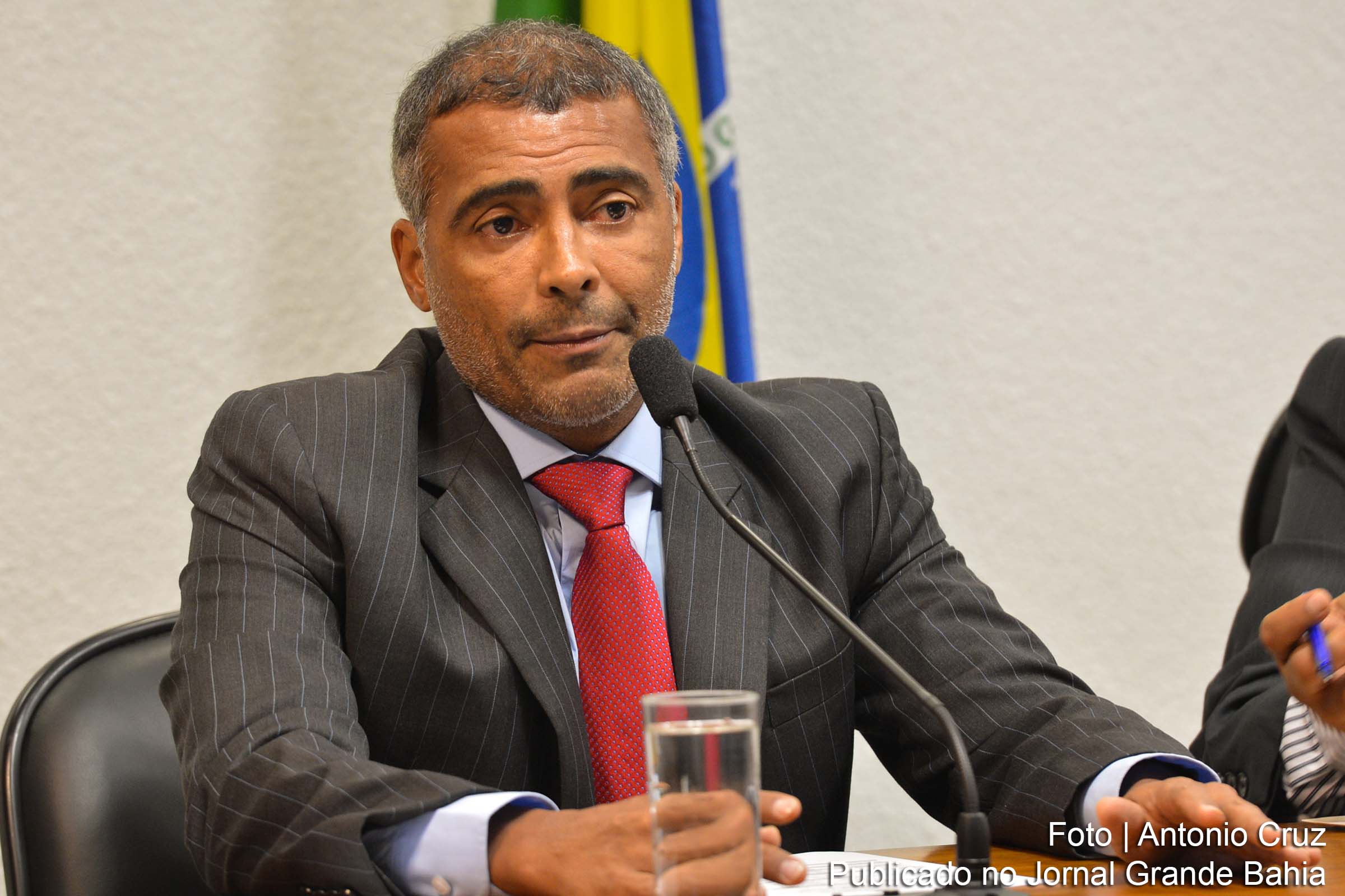 Senador Romário de Souza Faria (PODE/RJ).