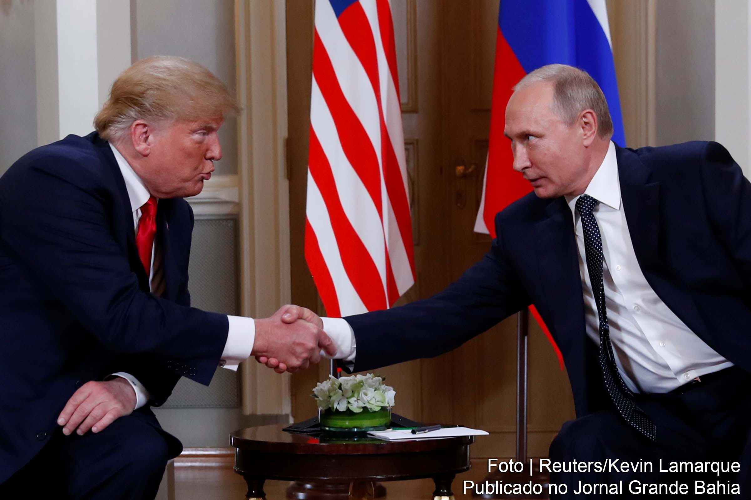 Presidentes Donald Trump e Vladimir Putin se encontram na Finlândia.