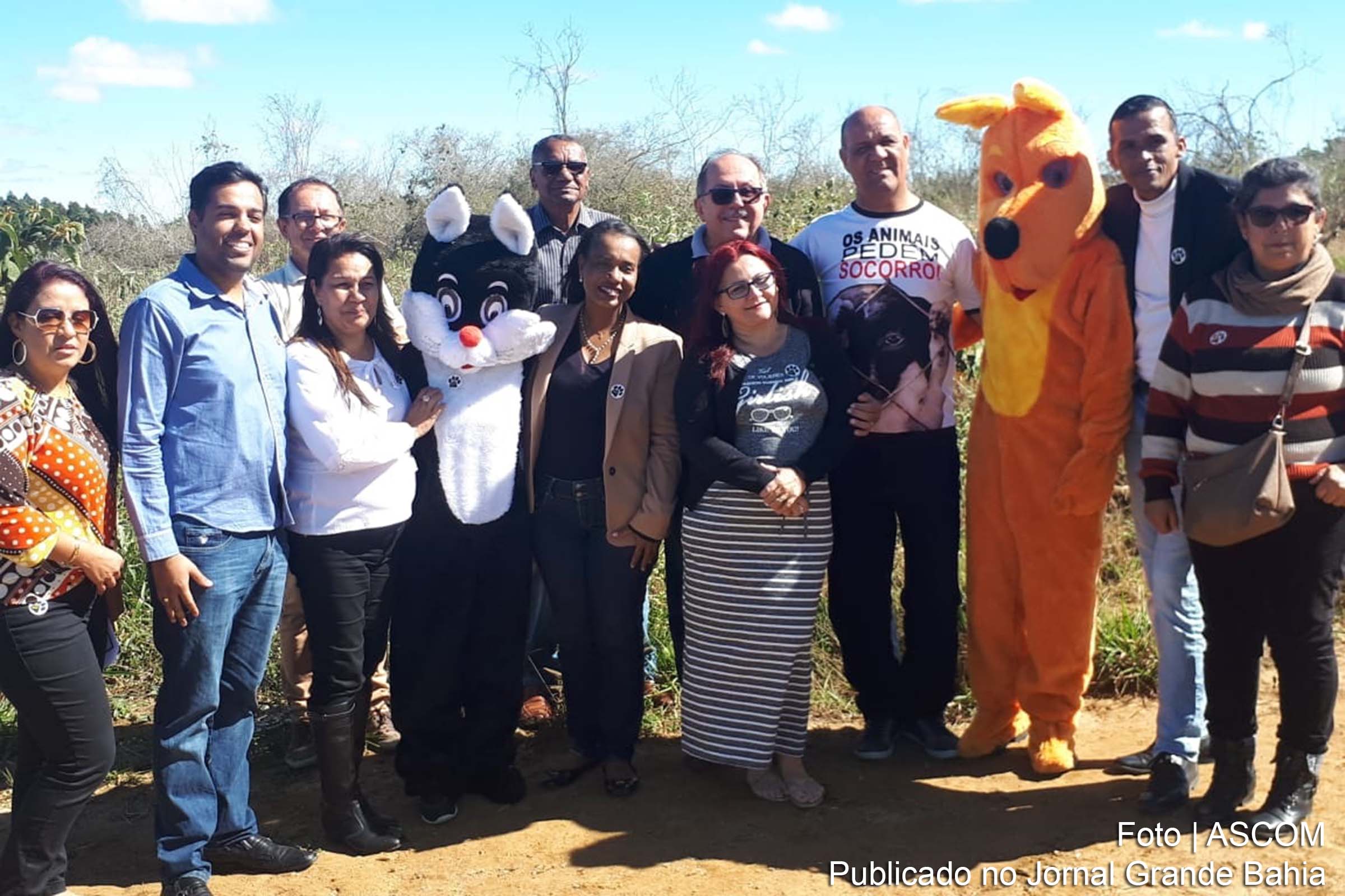 A deputada federal Eronildes Vasconcelos (Tia Eron, PRB) e o deputado estadual José de Arimateia (PRB) participam de ato em Vitória da Conquista.